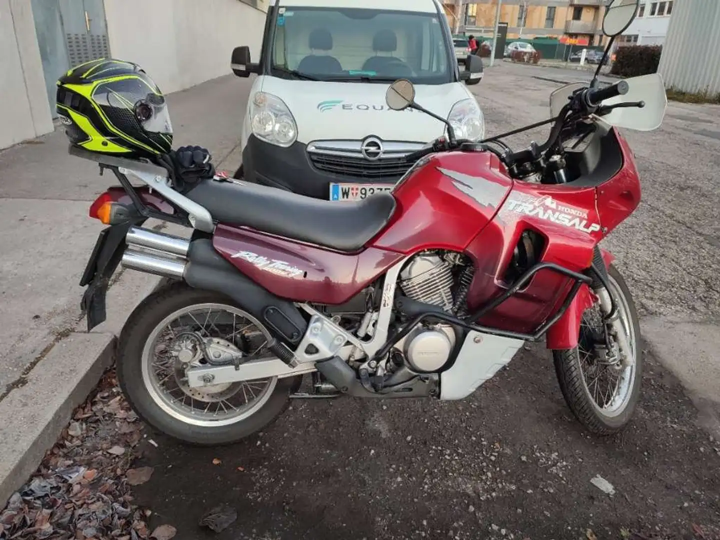 Honda XL 600 Transalp Rouge - 1