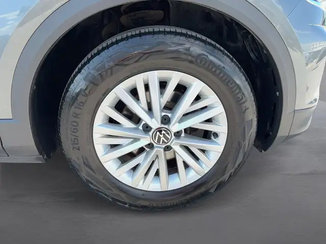 Volkswagen T-Roc view 7