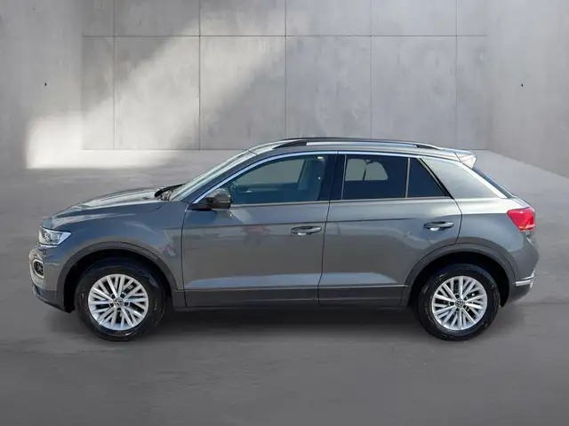 Volkswagen T-Roc view 2