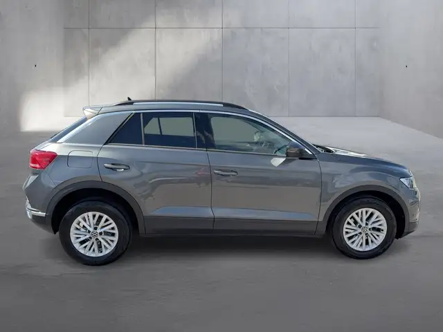 Volkswagen T-Roc view 6
