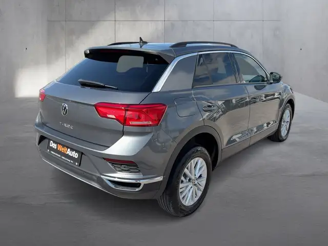 Volkswagen T-Roc view 5