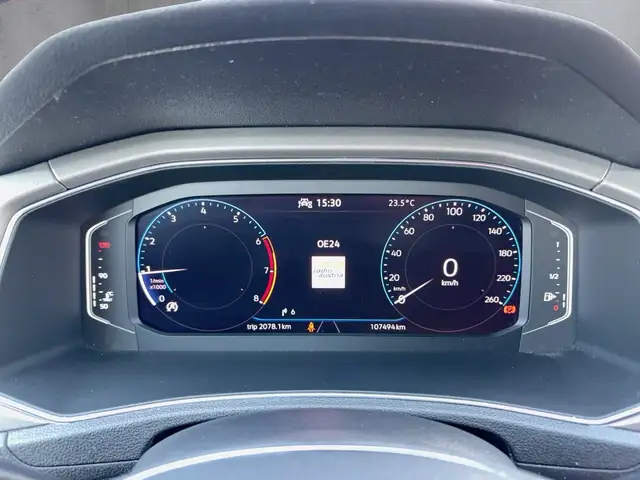 Volkswagen T-Roc view 10