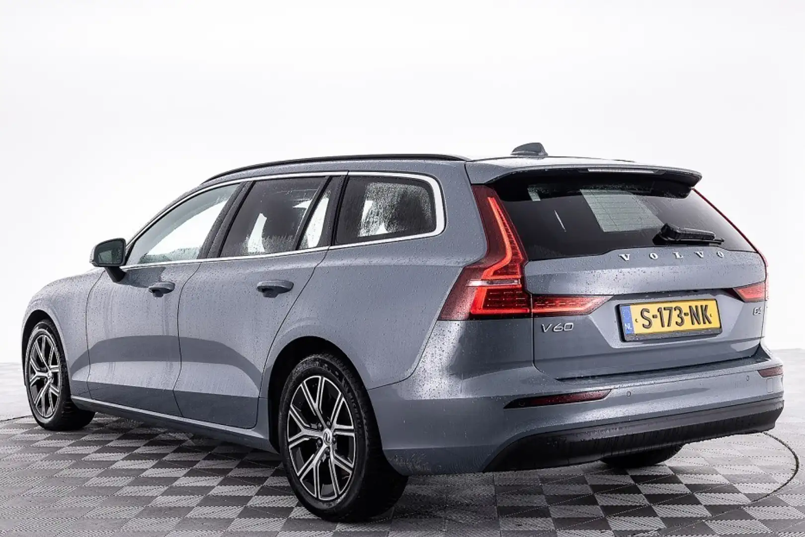 Volvo V60 2.0 B4 Core | Full LED | NAVI | ECC Grijs - 2