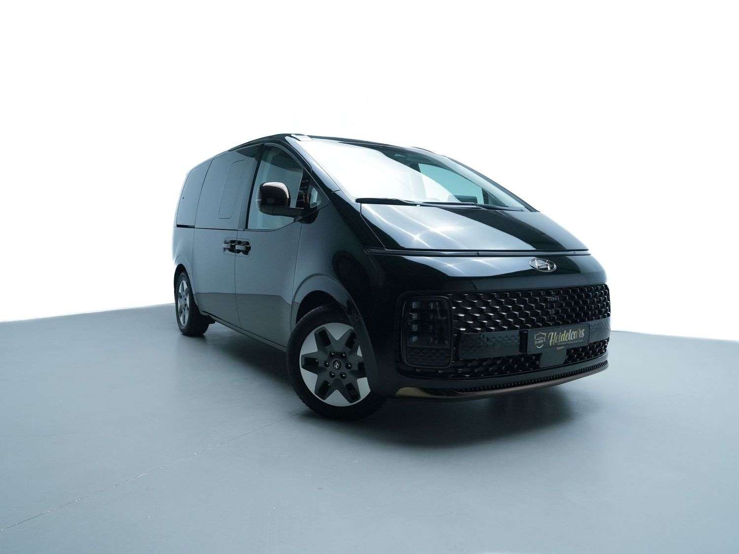 Second hand Hyundai Staria 2.2 CRDi