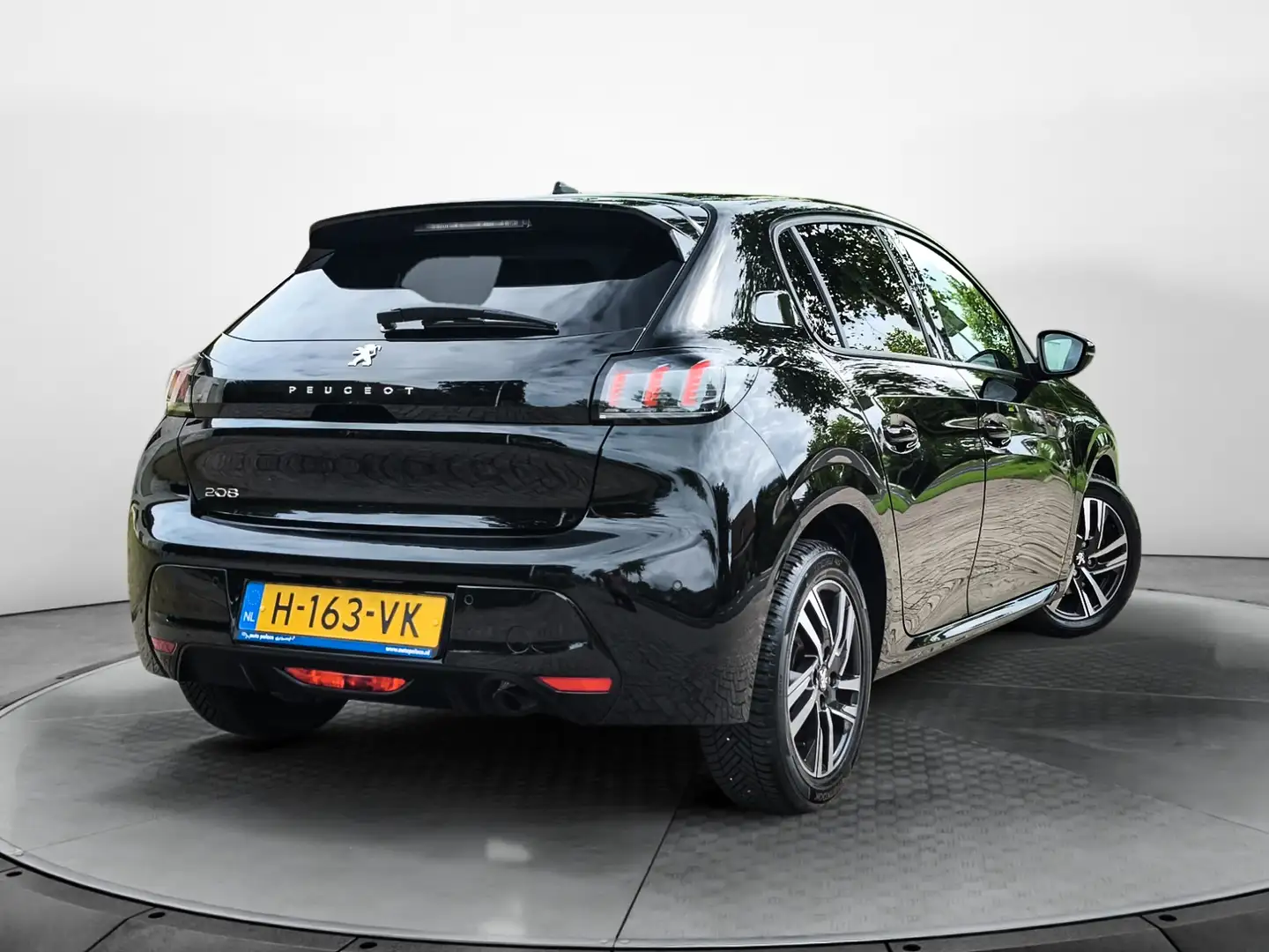 Peugeot 208 1.2 PureTech Blue Lease Allure (101 PK) 2e-Eig. & Czarny - 2