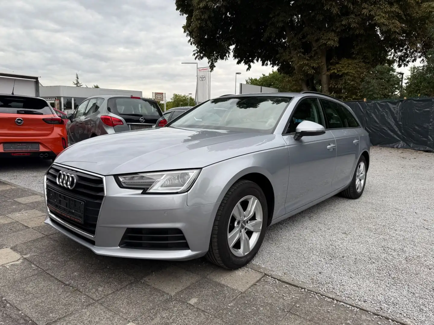 Audi A4 Avant basis*NAVI*TÜV NEU *AHK Silber - 1