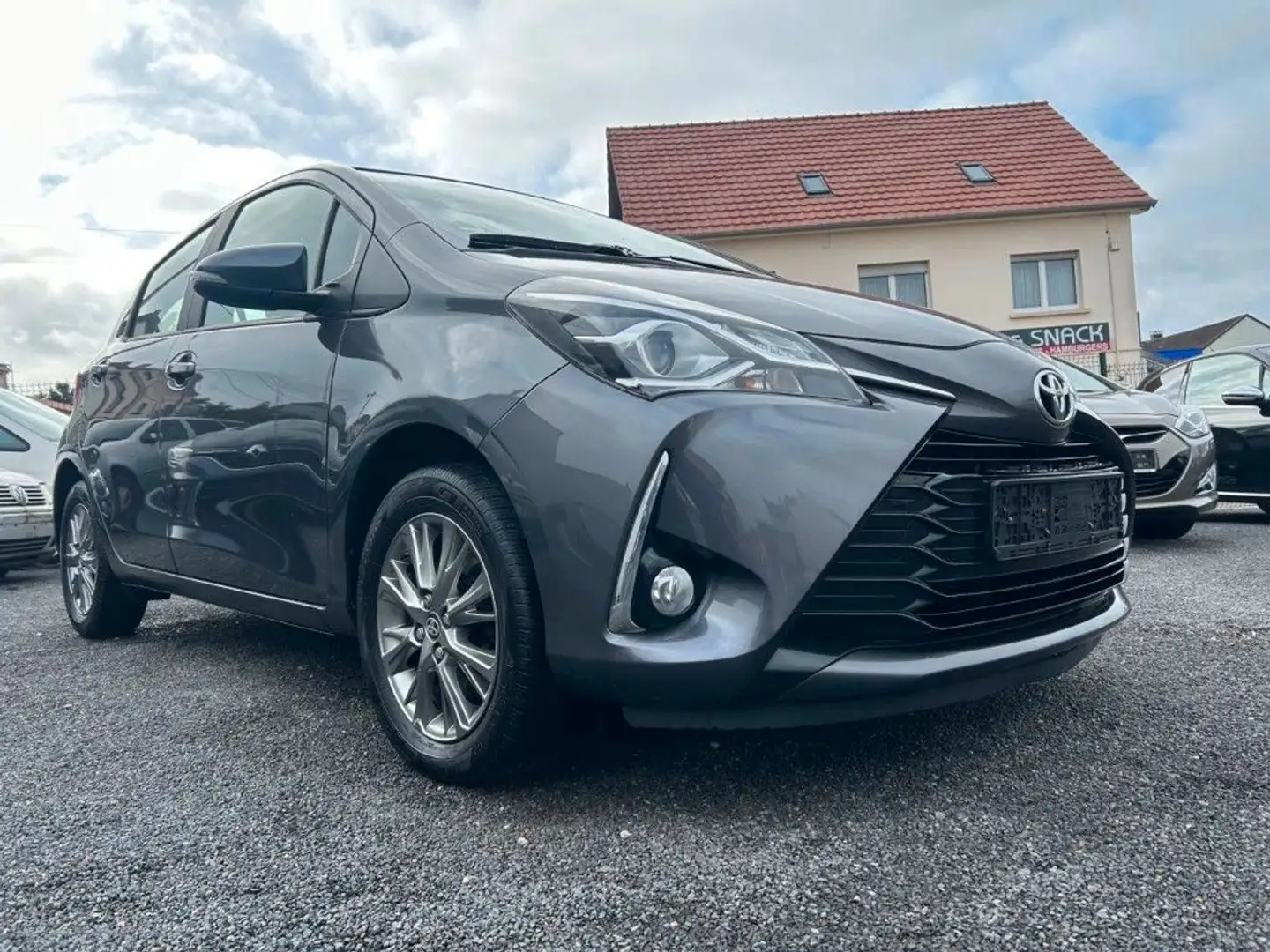 Toyota Yaris COMFORT KAMERA + TEMP Gris - 1