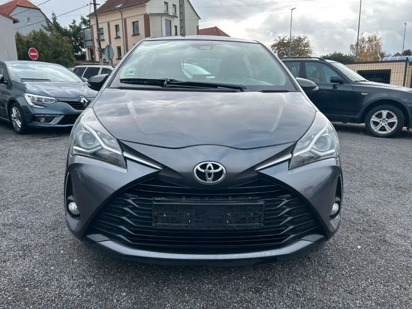 Toyota Yaris COMFORT KAMERA + TEMP Gris - 2