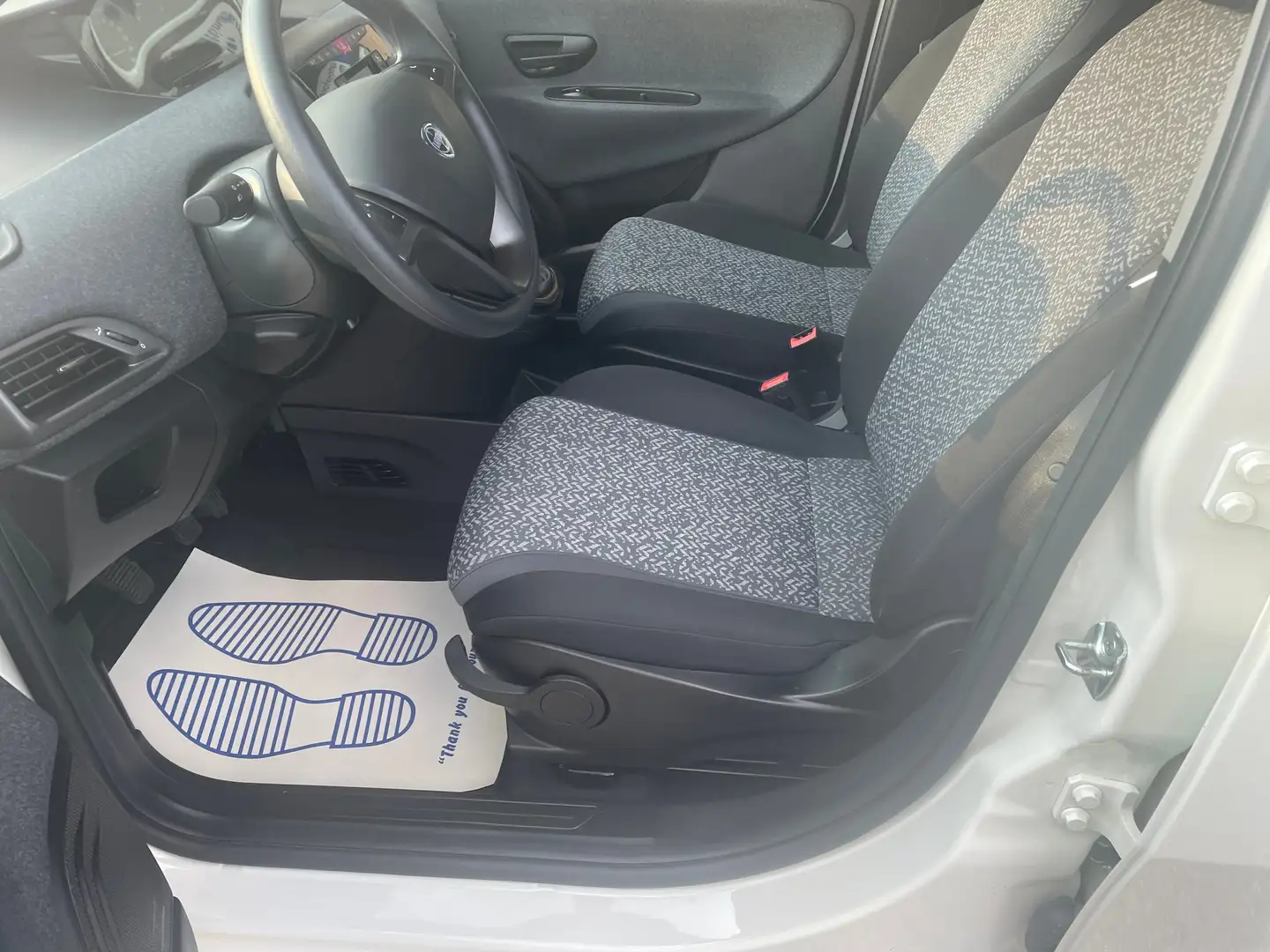 Lancia Ypsilon Ypsilon 1.2 Elefantino Blu S&S x Neopatentati Bianco - 2