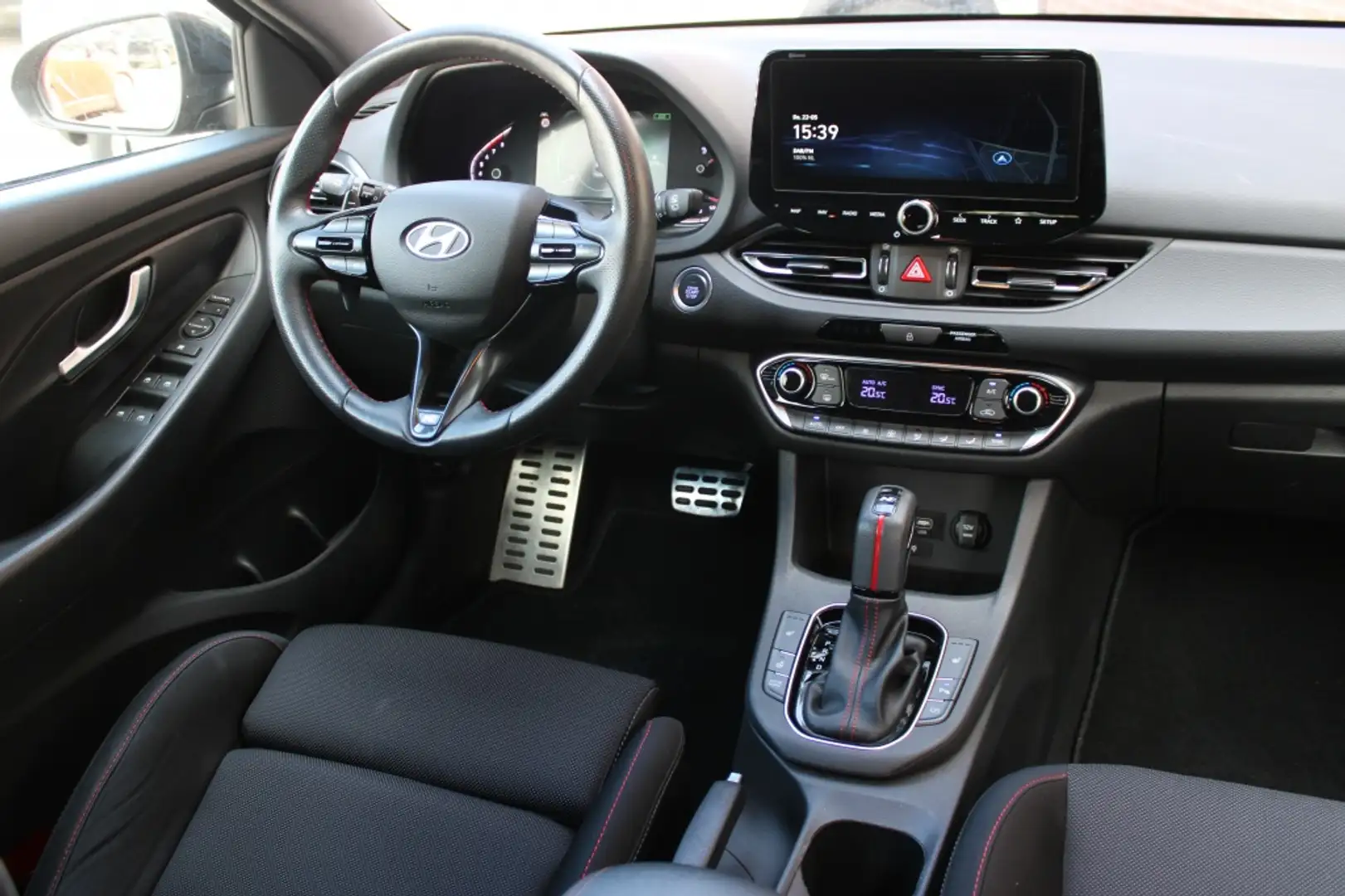 Hyundai i30 Wagon 1.5 T-GDi MHEV N-Line Sky Automaat Zwart - 2