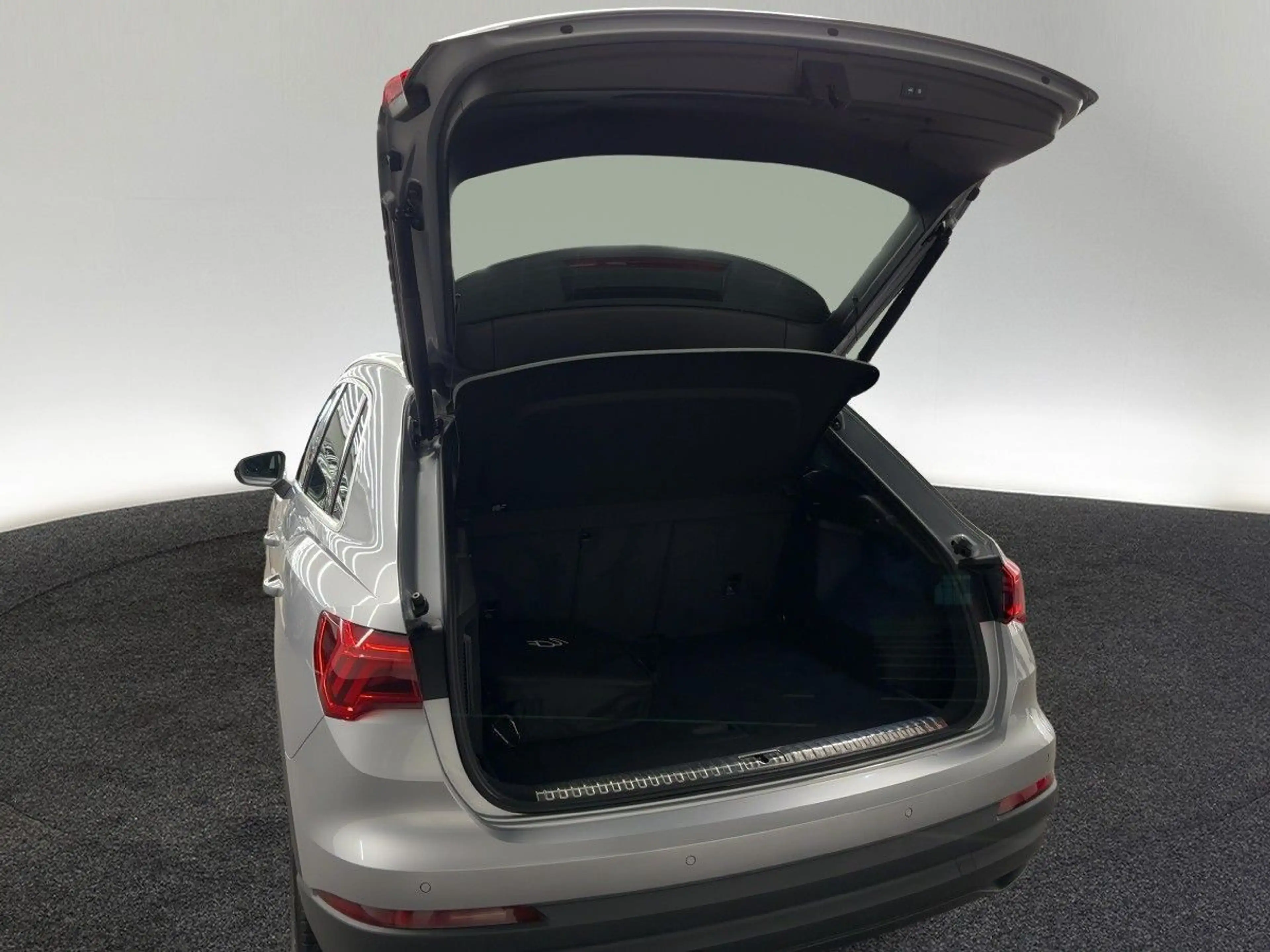 Audi Q3 45 e S tr. PDC LED NAVI VIRTUAL PANO — photo 5