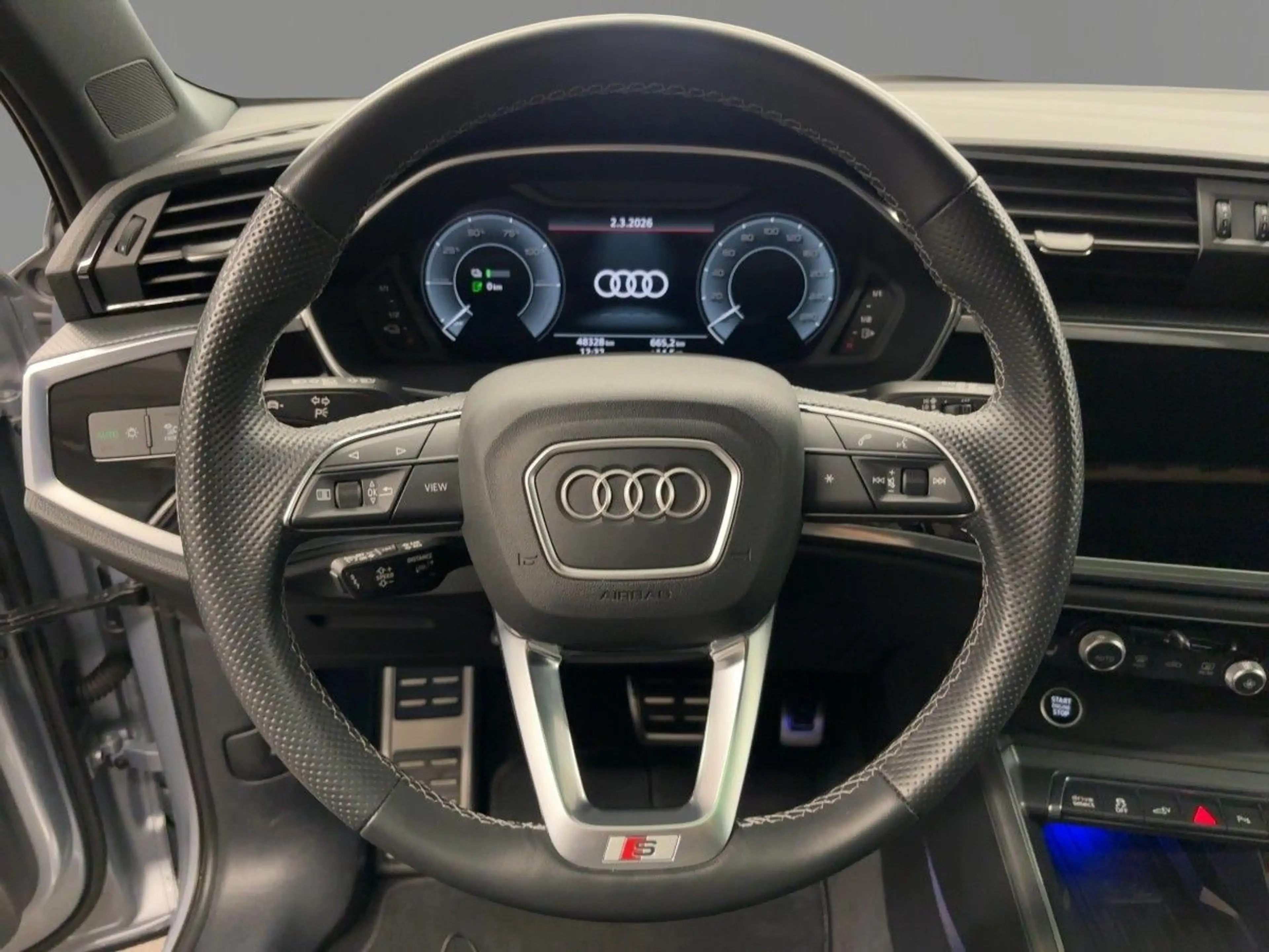 Audi Q3 45 e S tr. PDC LED NAVI VIRTUAL PANO — photo 9