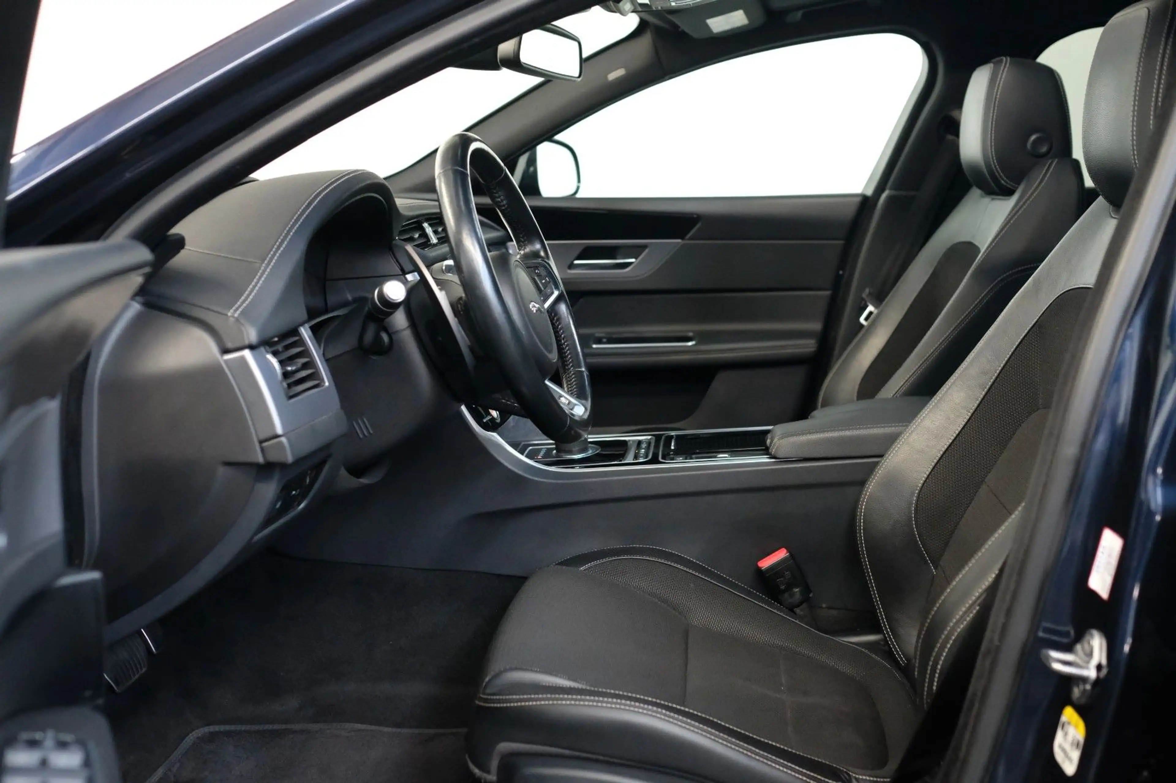 Jaguar XF R-SPORT/NAVI/KAMERA/SCHIEBEDACH/20ZOLL/HUD — photo 9