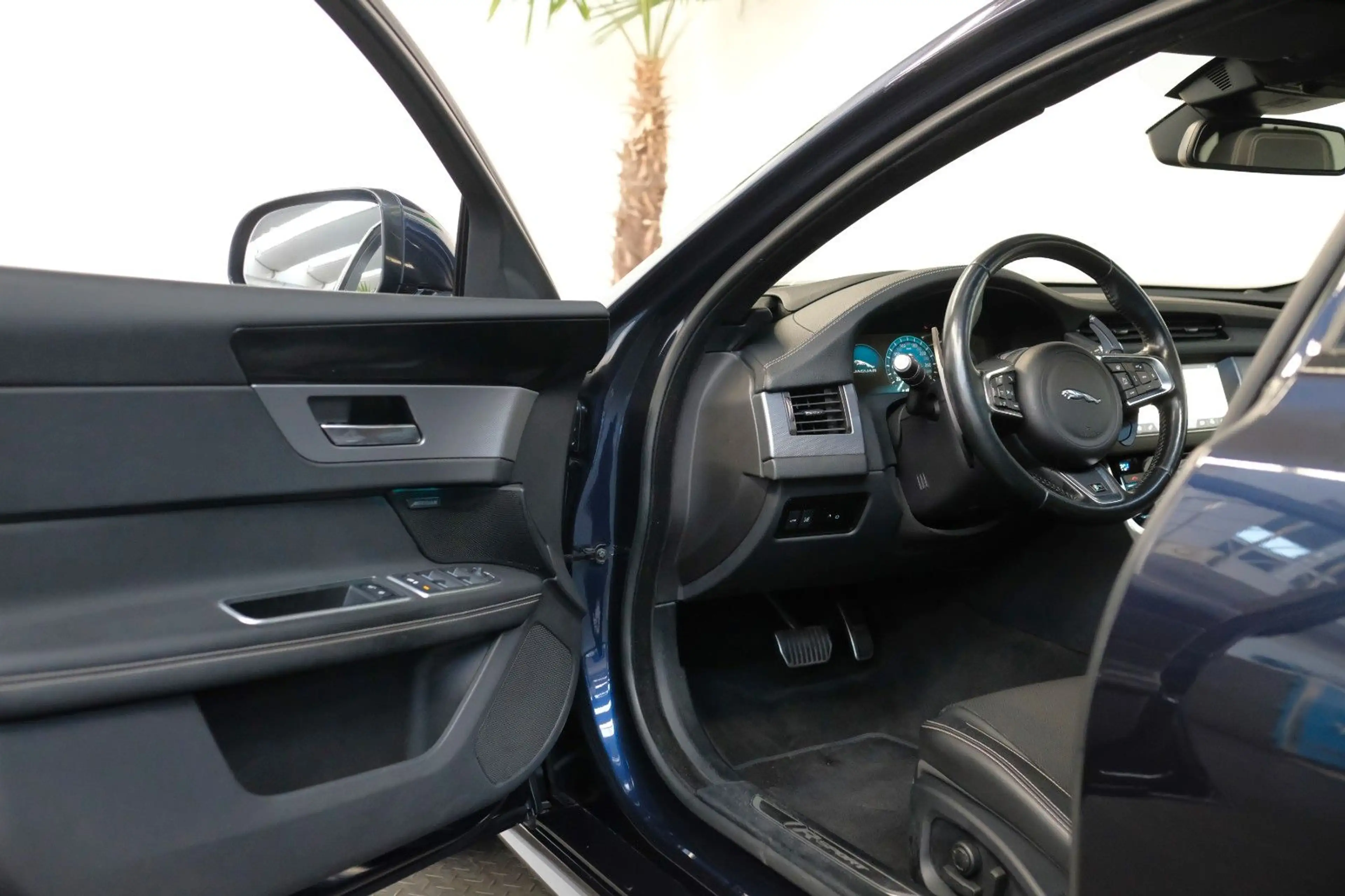 Jaguar XF R-SPORT/NAVI/KAMERA/SCHIEBEDACH/20ZOLL/HUD — photo 8