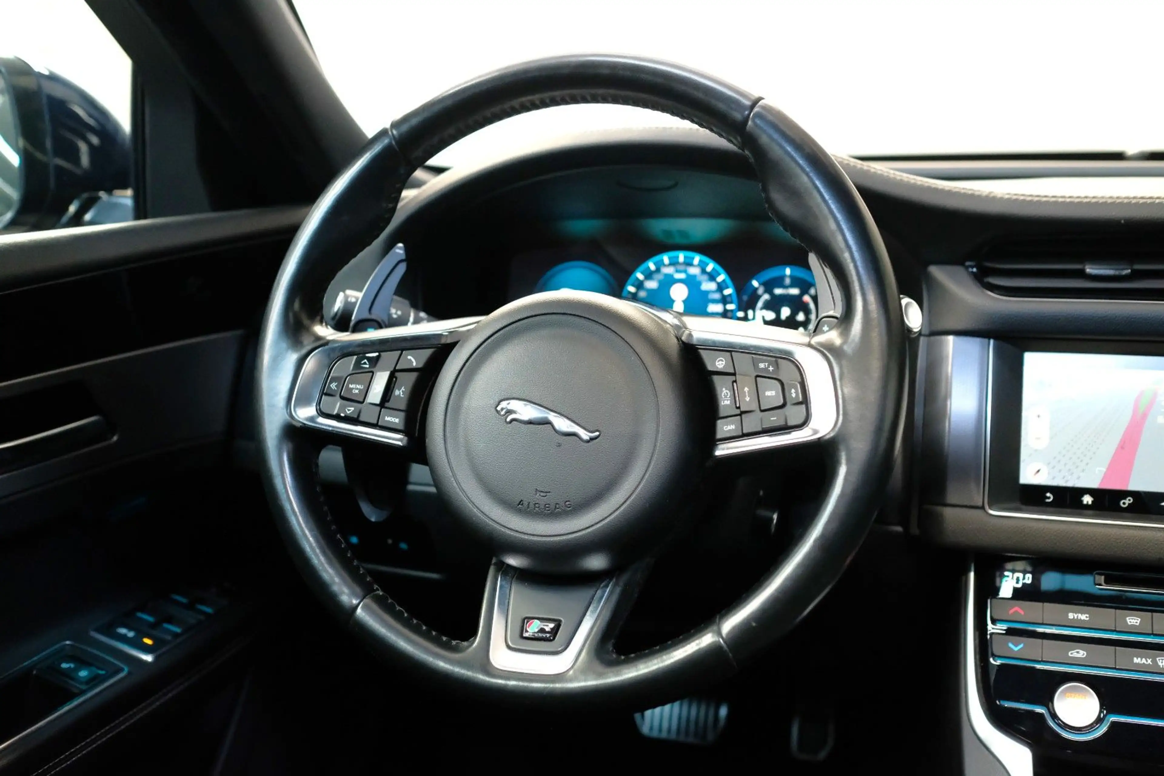 Jaguar XF R-SPORT/NAVI/KAMERA/SCHIEBEDACH/20ZOLL/HUD — photo 12