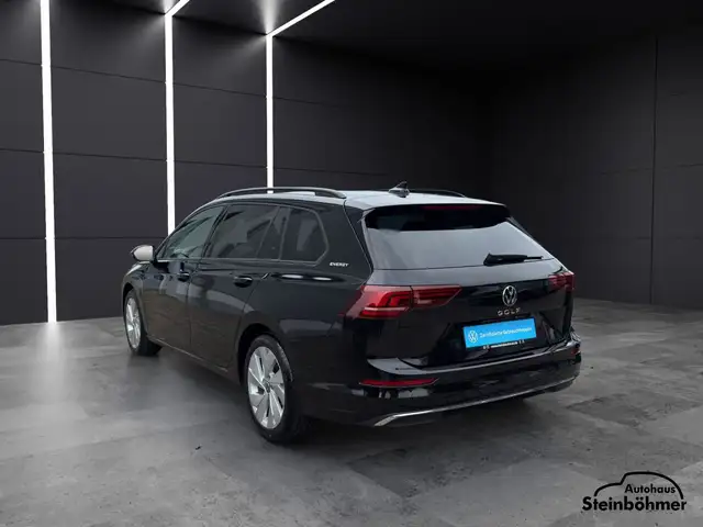 Volkswagen Golf view 4