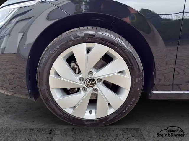 Volkswagen Golf view 12