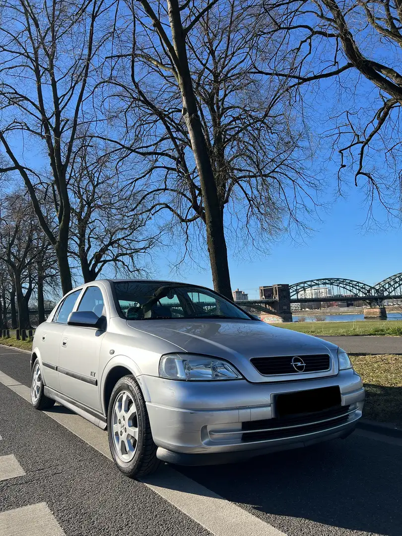Opel Astra 1.6 Njoy - 1