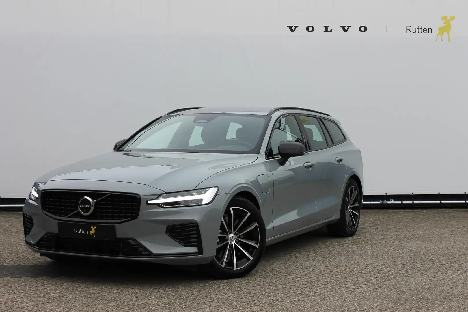 Volvo V60 T6 350PK Autm. Plug-in hybrid AWD Plus Dark Long R Gris - 2