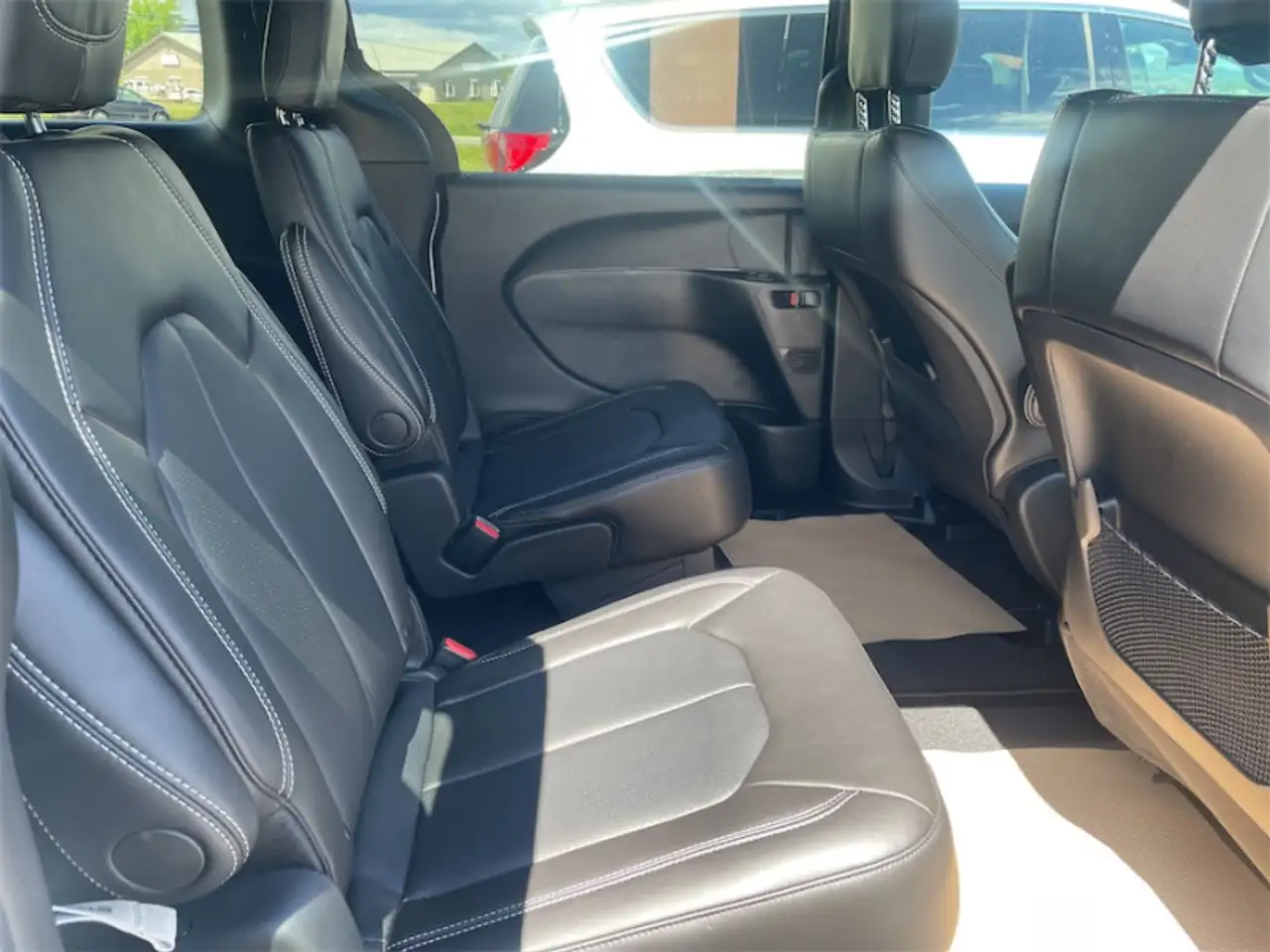 Chrysler Grand Caravan снимка Chrysler Grand Caravan