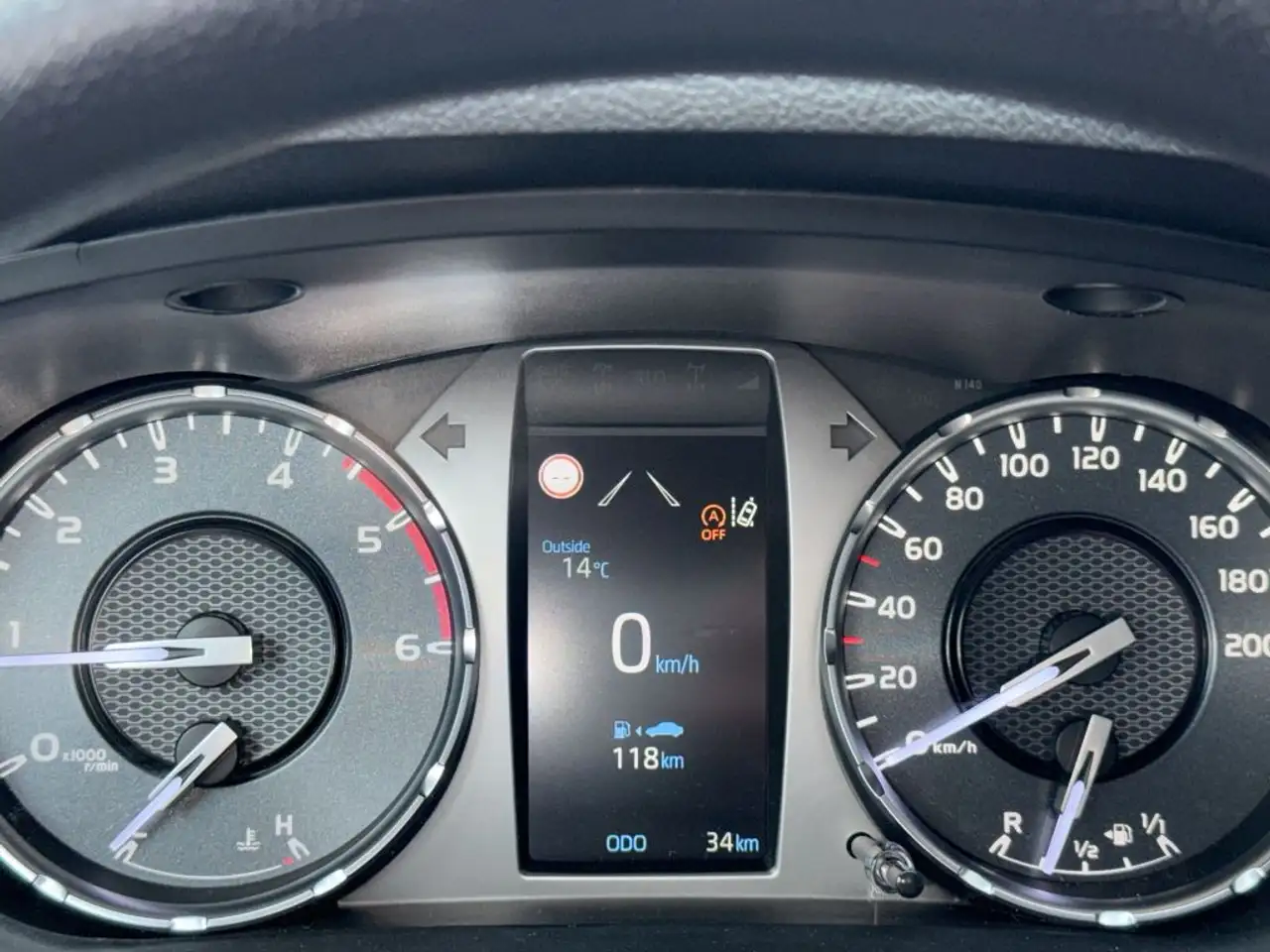 Toyota Hilux 2.8 Double Cab Schalter,CarPlay,ACC,Kamera,Klima 10