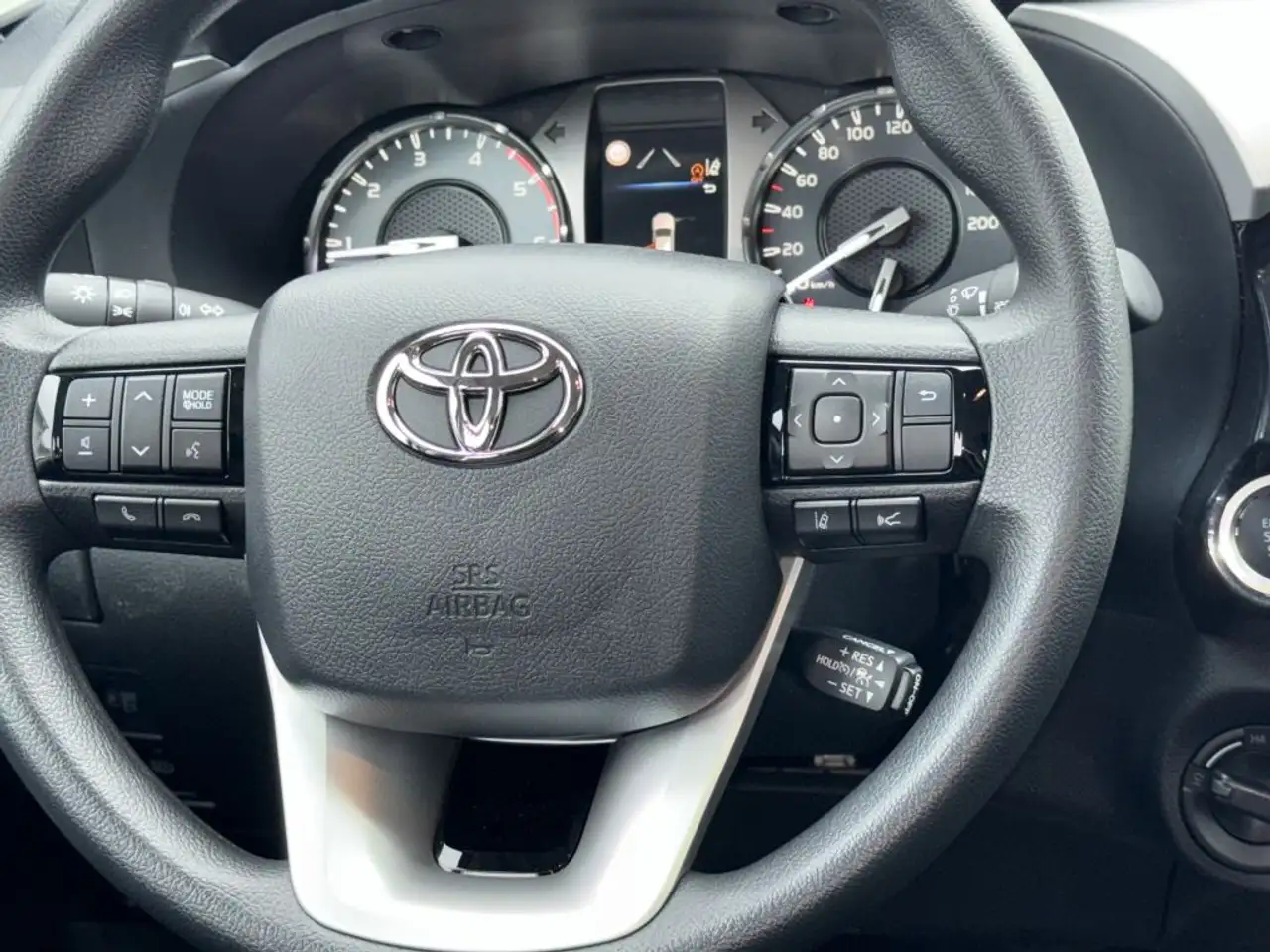 Toyota Hilux 2.8 Double Cab Schalter,CarPlay,ACC,Kamera,Klima 9