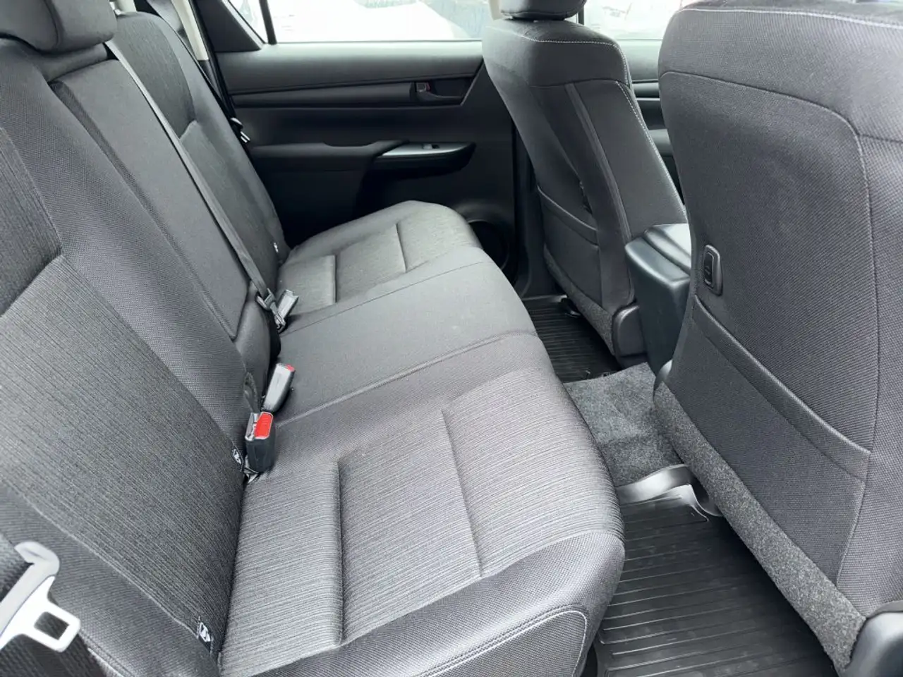Toyota Hilux 2.8 Double Cab Schalter,CarPlay,ACC,Kamera,Klima 8