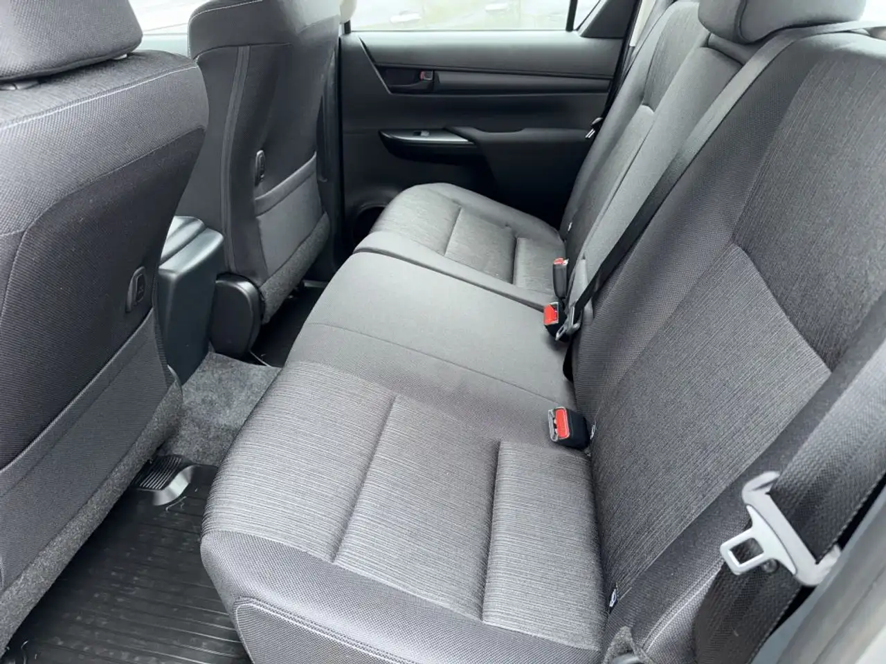 Toyota Hilux 2.8 Double Cab Schalter,CarPlay,ACC,Kamera,Klima 7