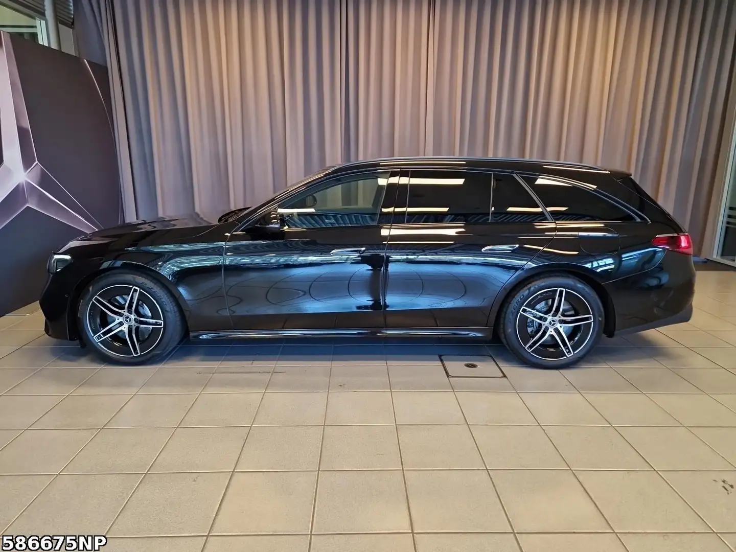 Mercedes-Benz E 300 e T AMG  Pano AHK Night Distronic KeylessG Schwarz - 2