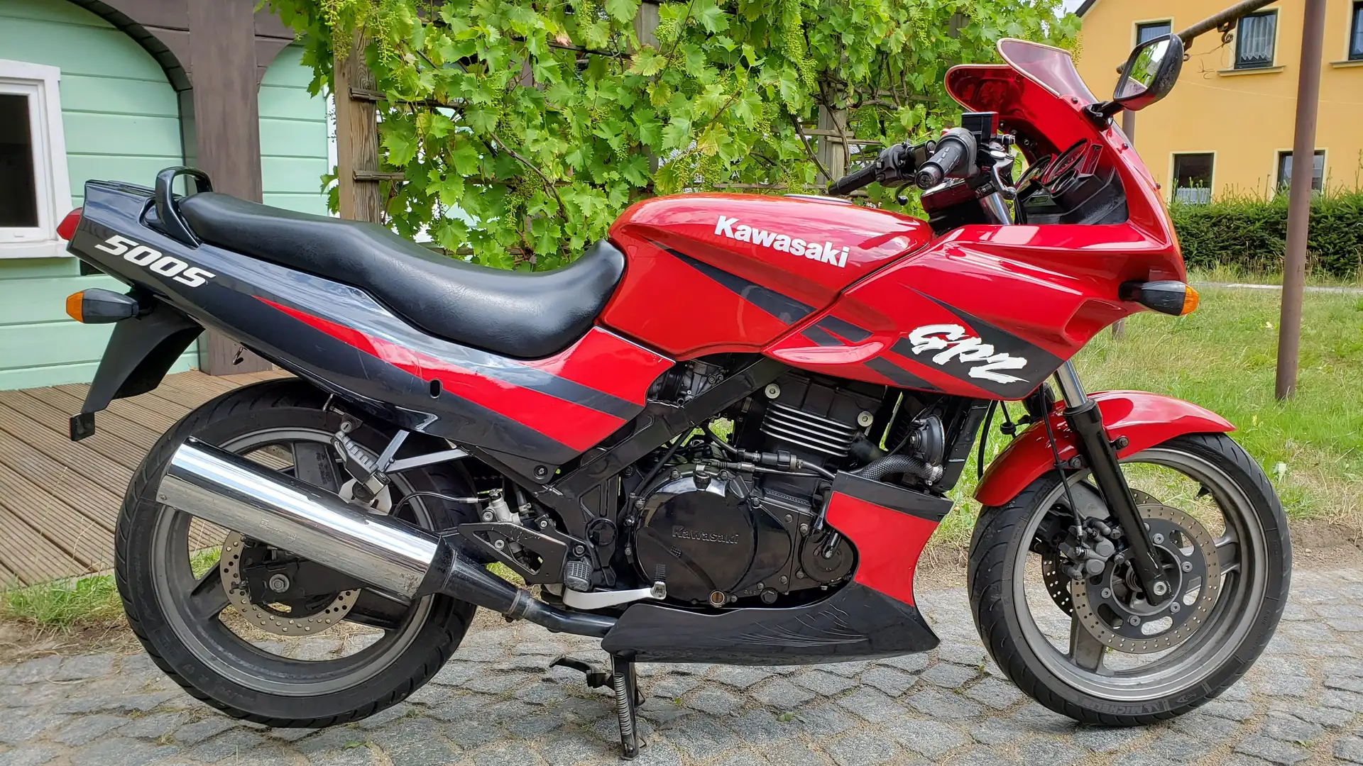 Kawasaki GPZ 500 S Rojo - 1