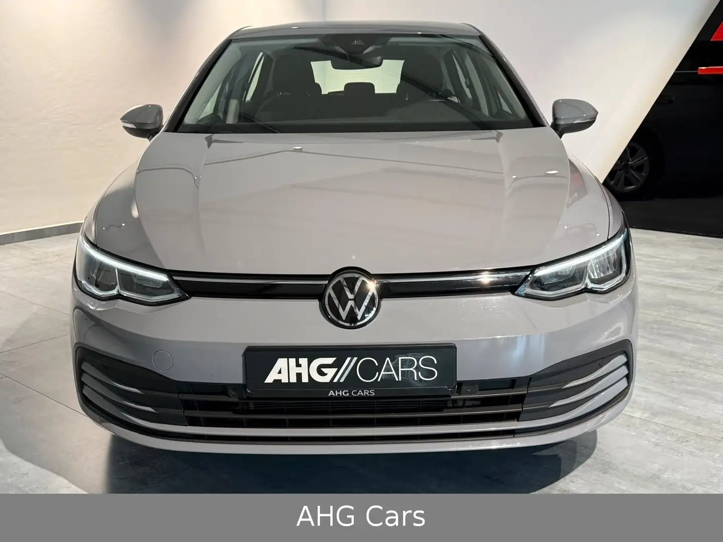 Volkswagen Golf 8 Lim. Life 2,0 TDI DSG*NAVI*LED*TEMP*1HAND Grigio - 1