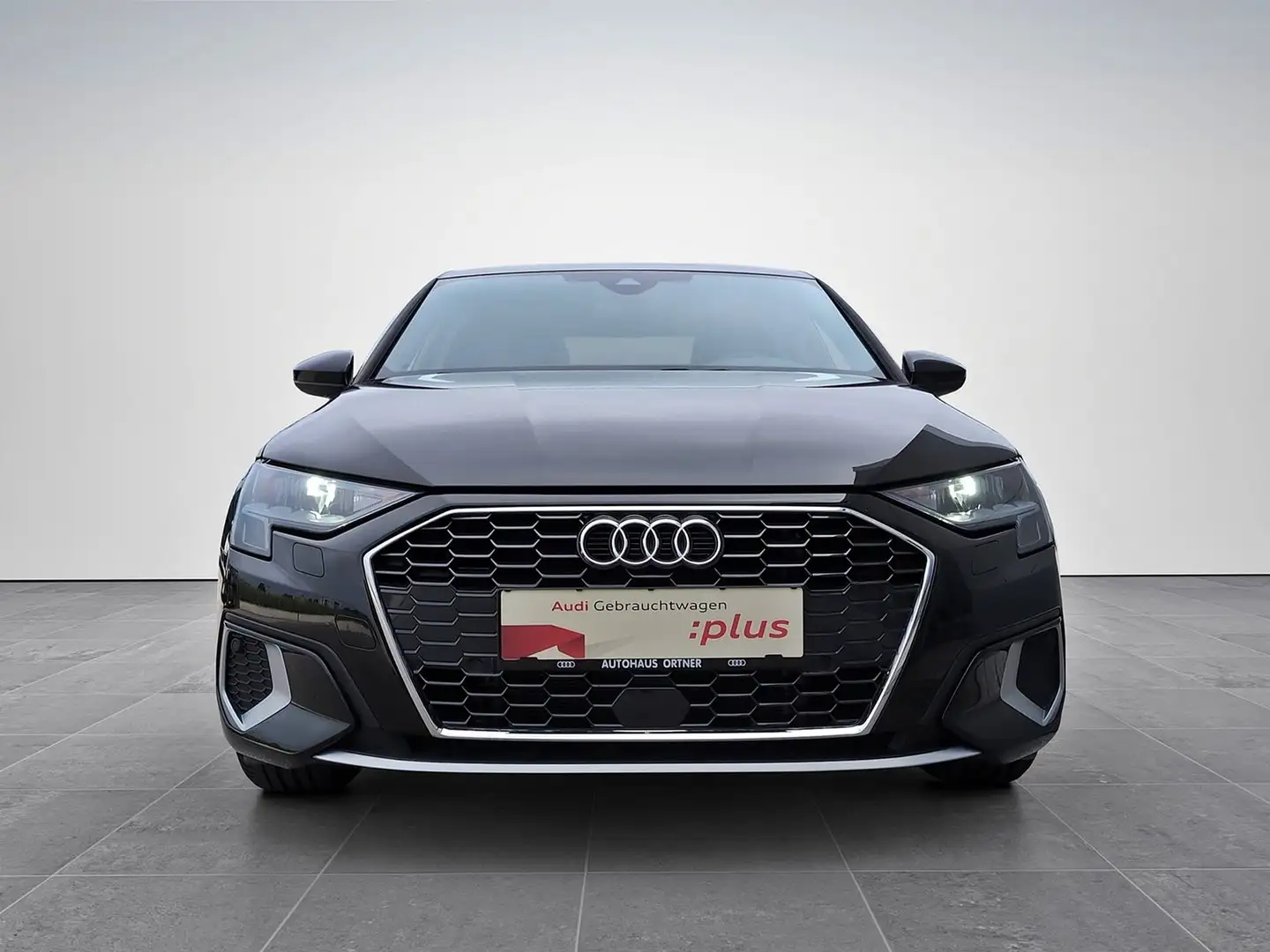 Audi A3 Limousine 35 TFSI advanced ext. Schwarz - 2