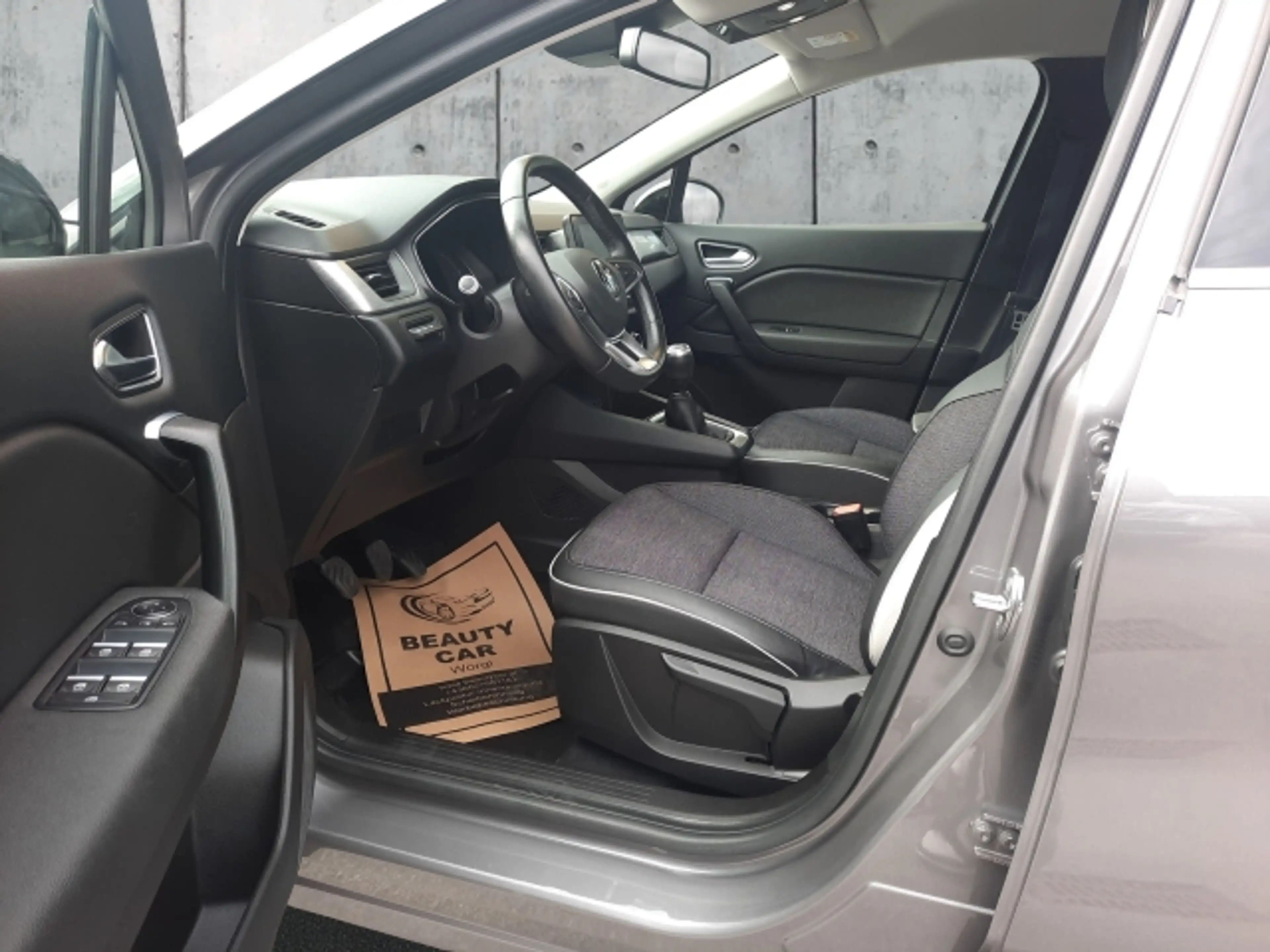 Renault Captur CAPTUR INTENS TCe100 — photo 9