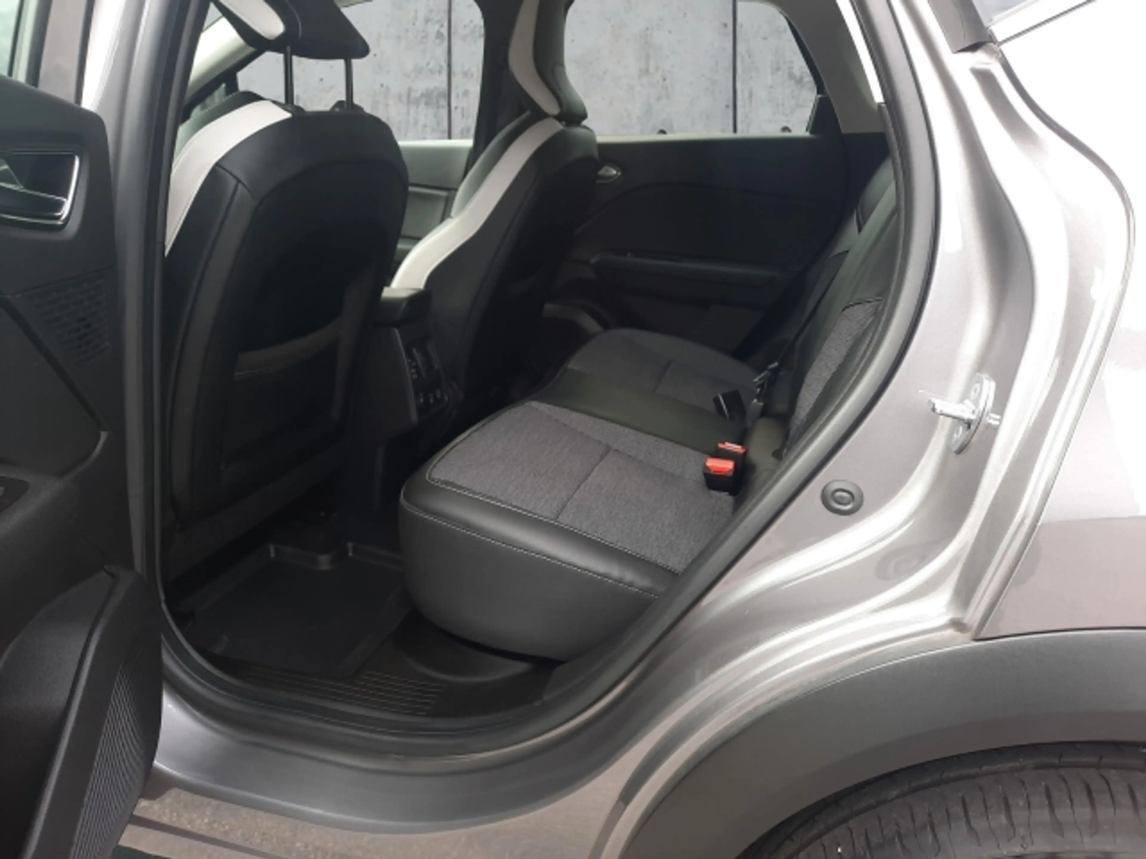 Renault Captur CAPTUR INTENS TCe100 — photo 10