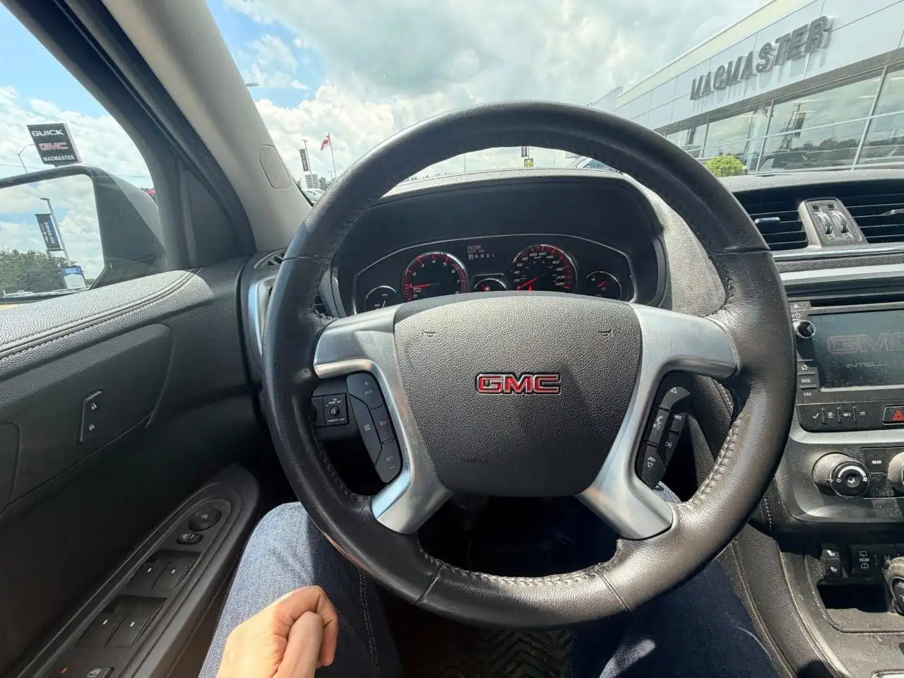 GMC Acadia снимка GMC Acadia