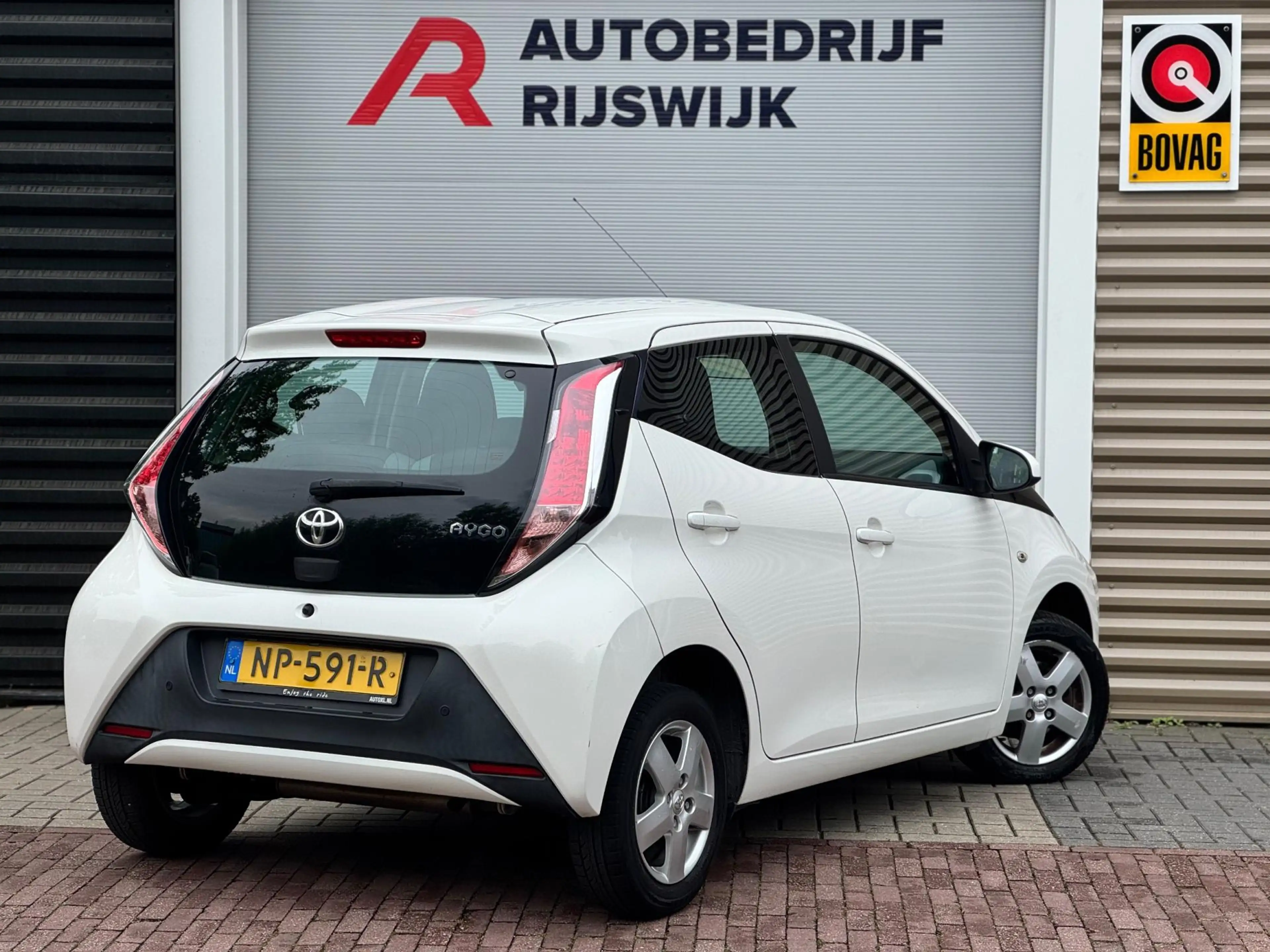 Toyota Aygo 1.0 VVT-i x-play Airco/Elektrische ramen — photo 4