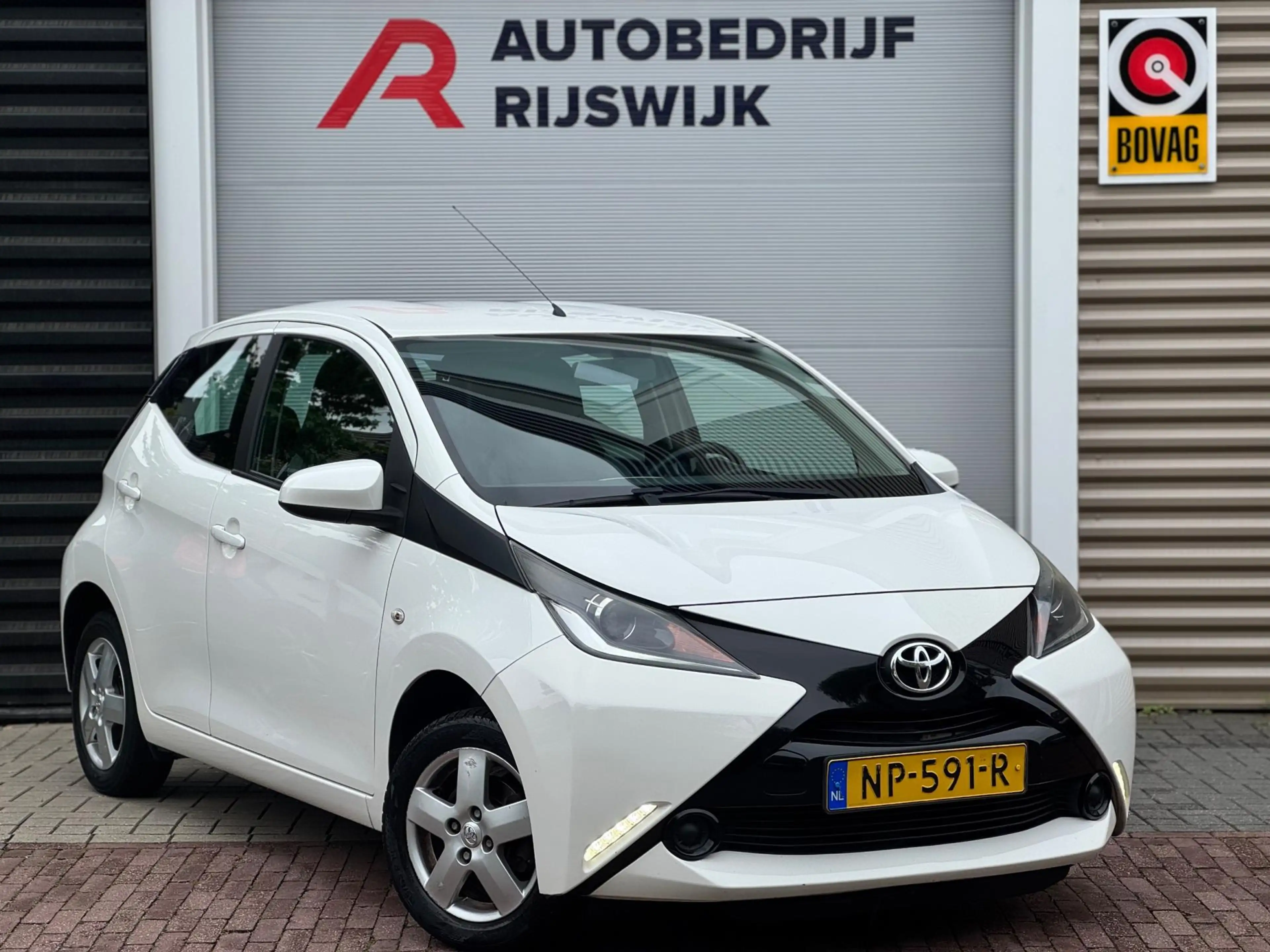 Toyota Aygo 1.0 VVT-i x-play Airco/Elektrische ramen — photo 6