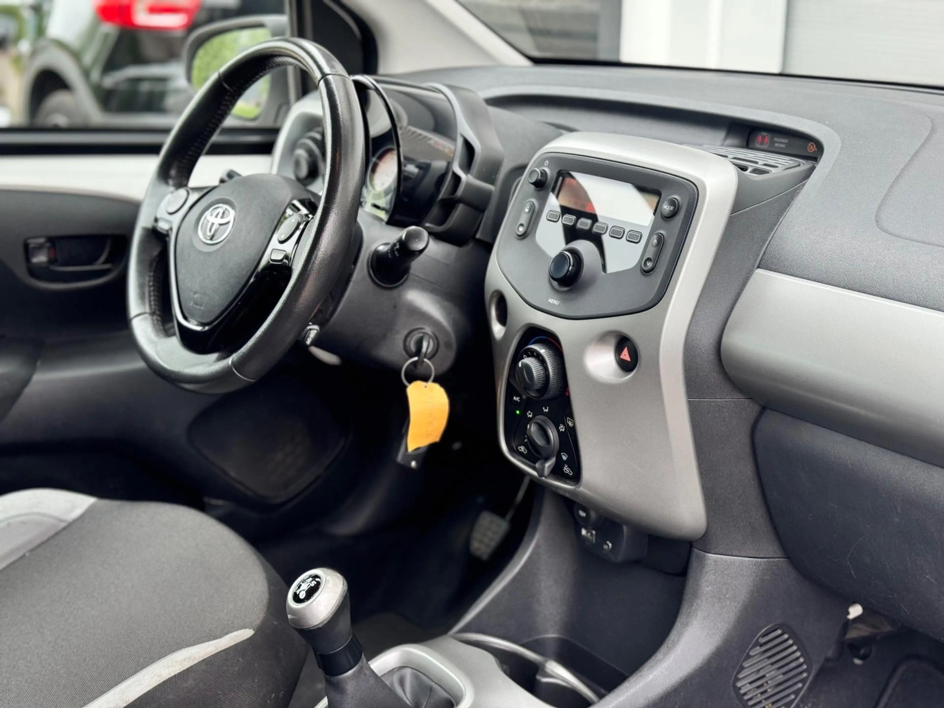 Toyota Aygo 1.0 VVT-i x-play Airco/Elektrische ramen — photo 10