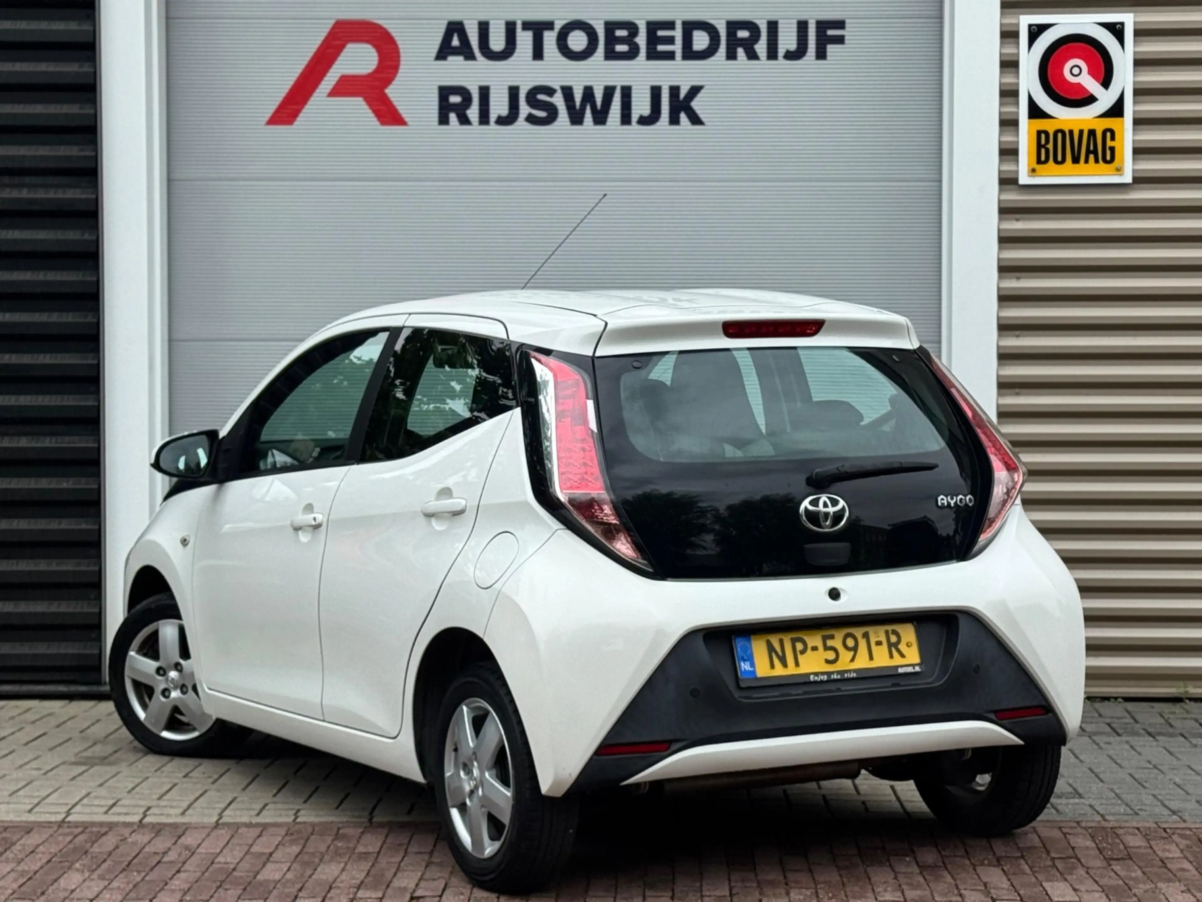 Toyota Aygo 1.0 VVT-i x-play Airco/Elektrische ramen — photo 3