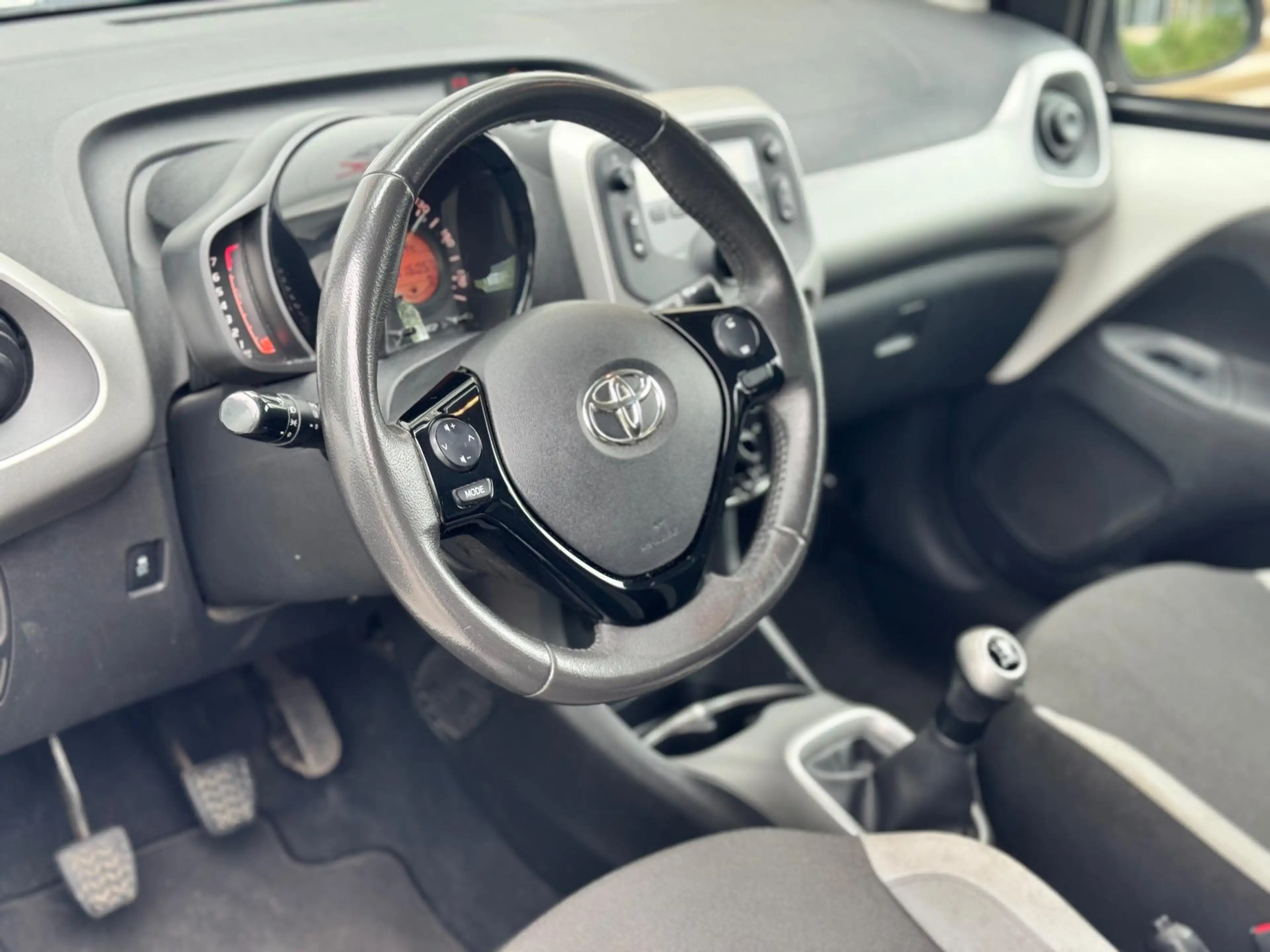 Toyota Aygo 1.0 VVT-i x-play Airco/Elektrische ramen — photo 9