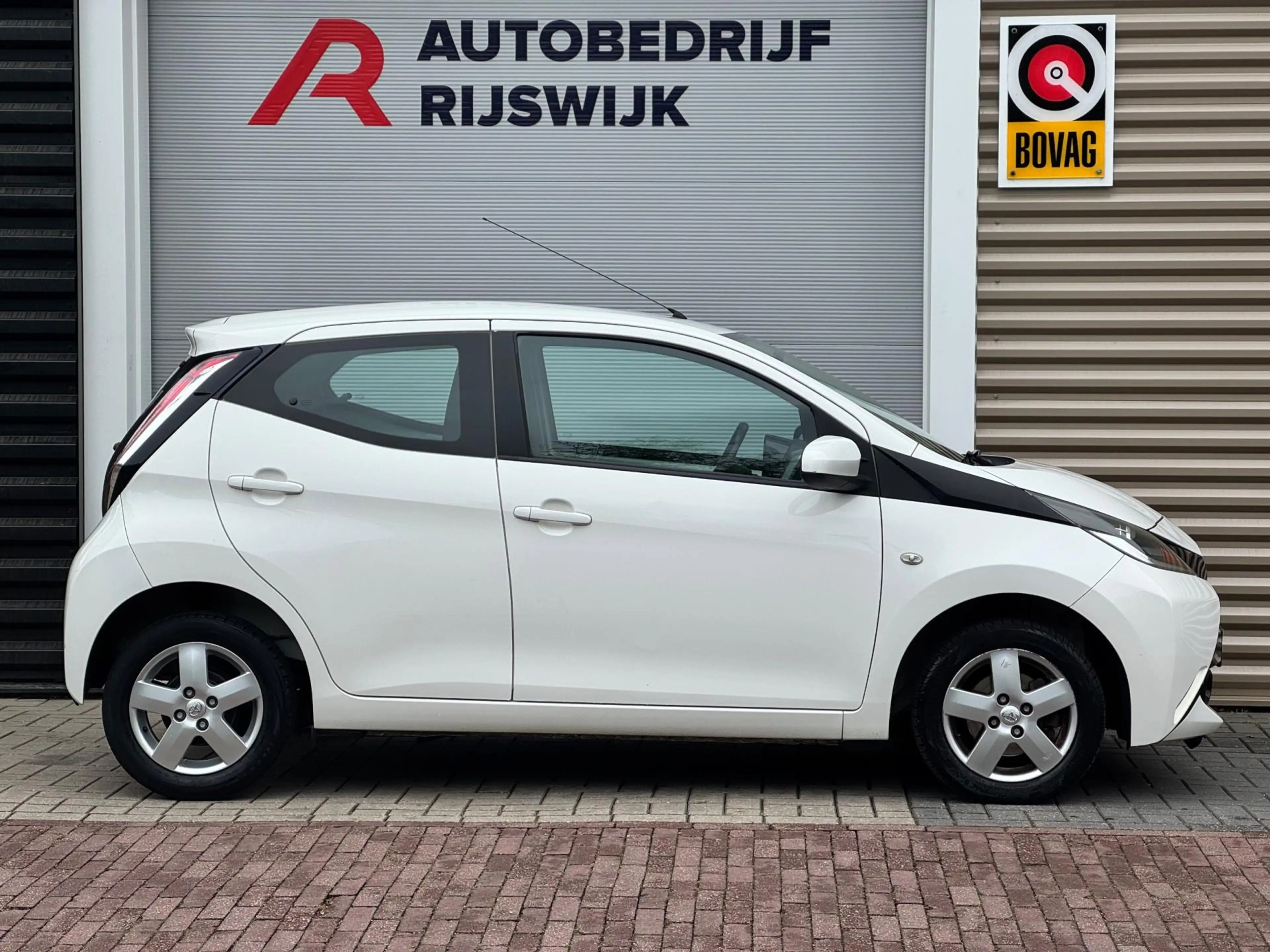Toyota Aygo 1.0 VVT-i x-play Airco/Elektrische ramen — photo 5