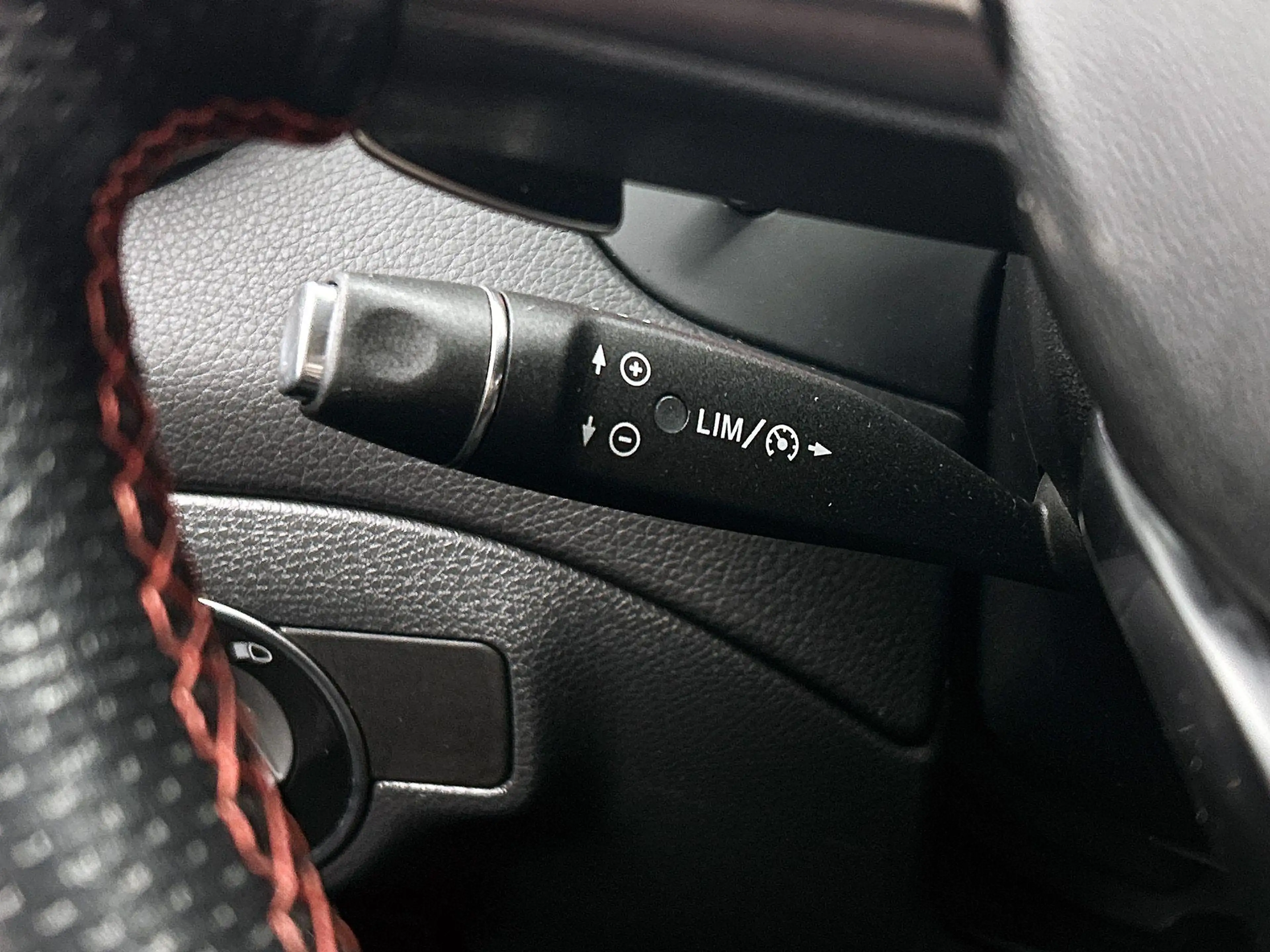 Mercedes-Benz GLA 180 Business Solution AMG — photo 6