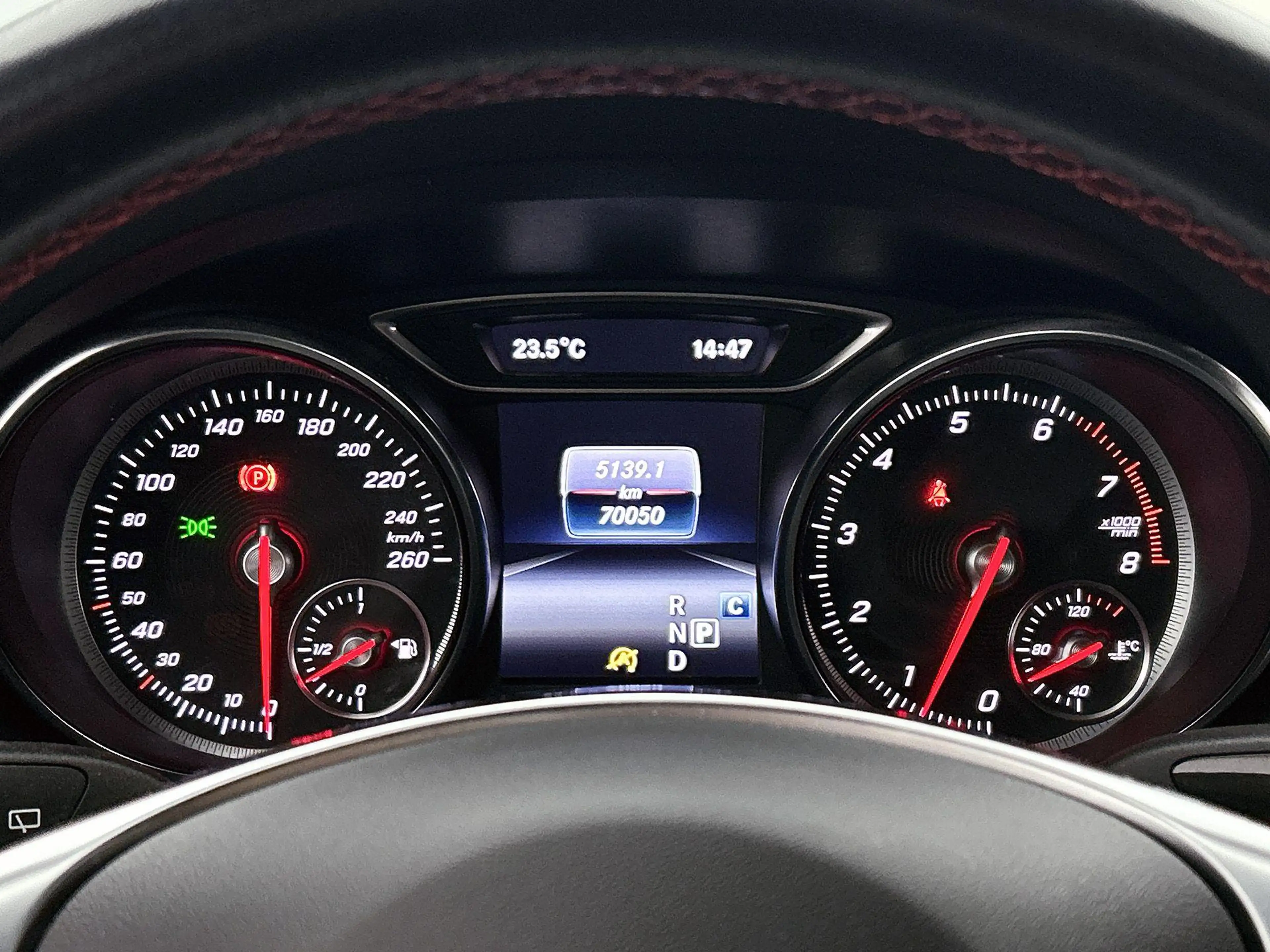 Mercedes-Benz GLA 180 Business Solution AMG — photo 14