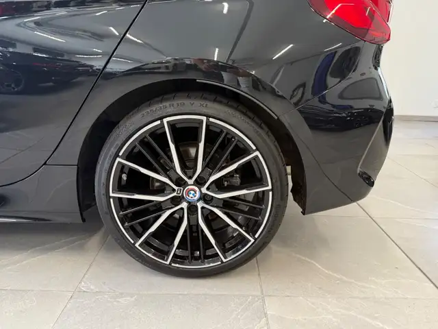BMW 1 Series view 8