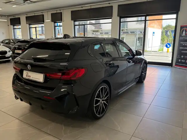 BMW 1 Series view 4