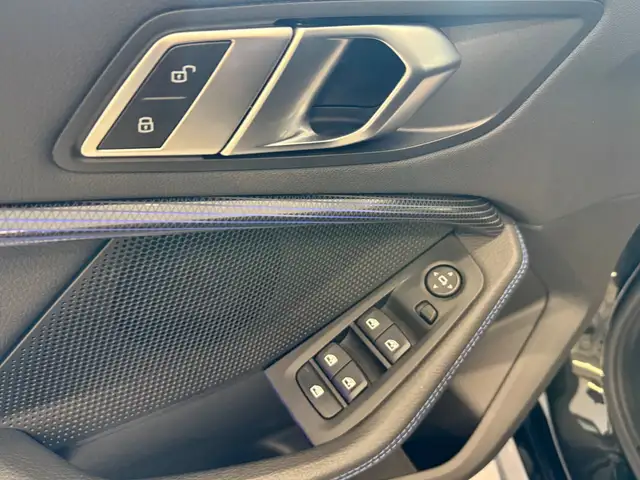 BMW 1 Series view 13