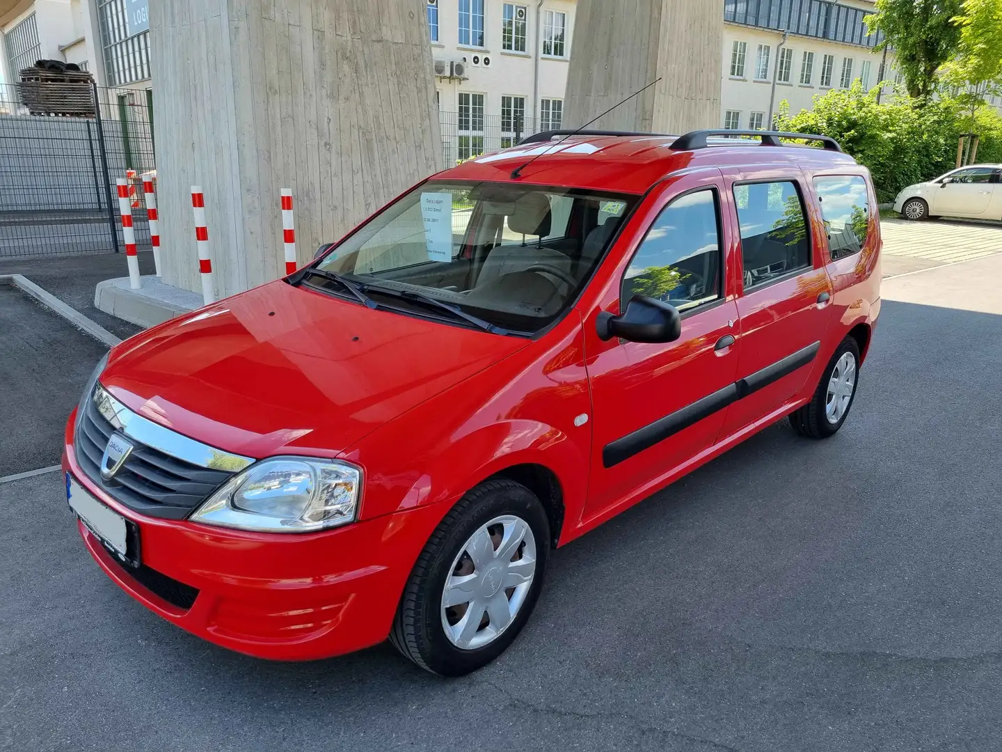 Dacia Logan MCV 1.5 dCi 130 Tkm 7 Sitze 1.Hand Rot - 1