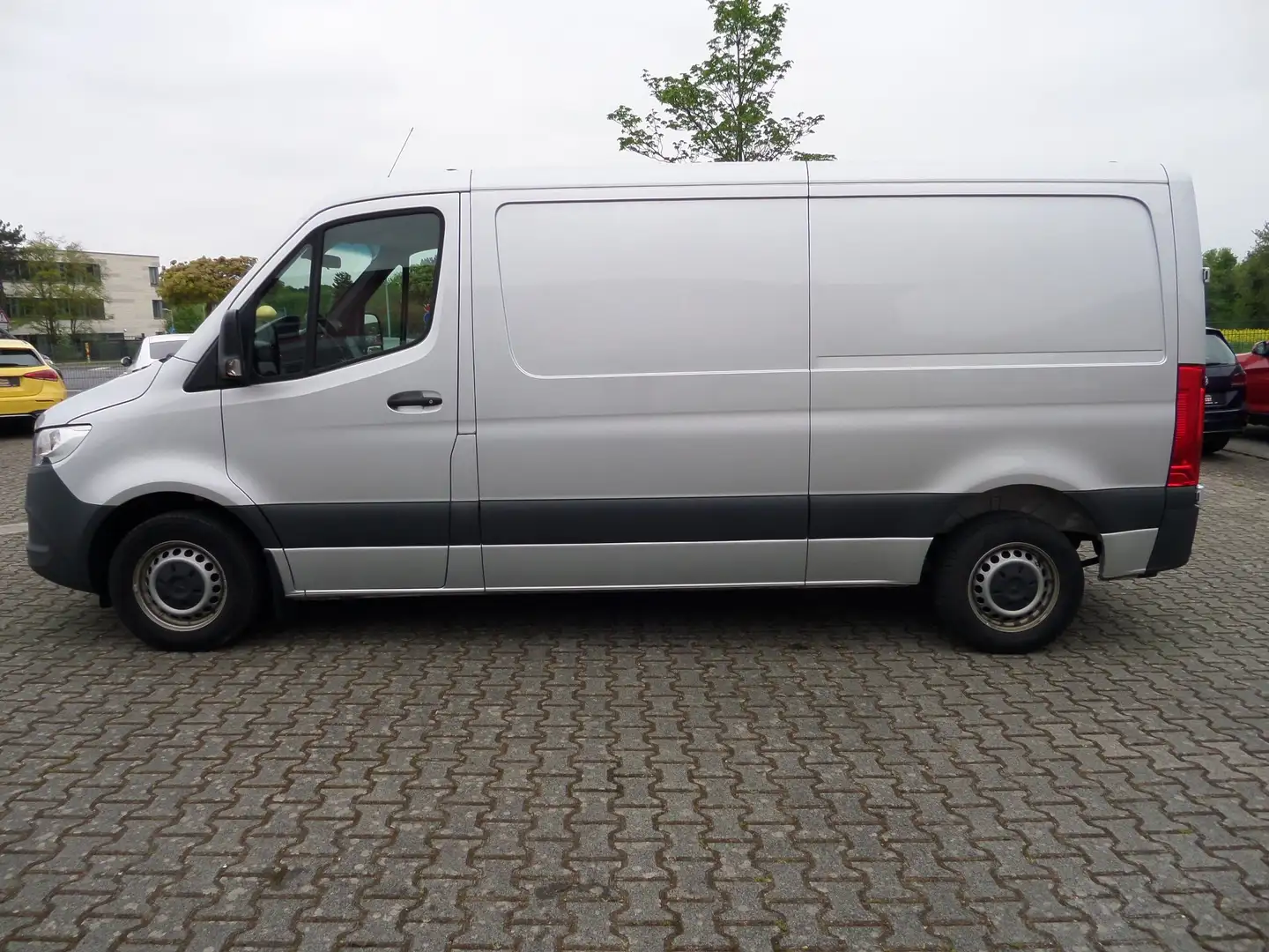 Mercedes-Benz Sprinter 214 CDI LANG+Klima+AHK+Standhzg+Navi+Cam+3-Sitzer Plateado - 1