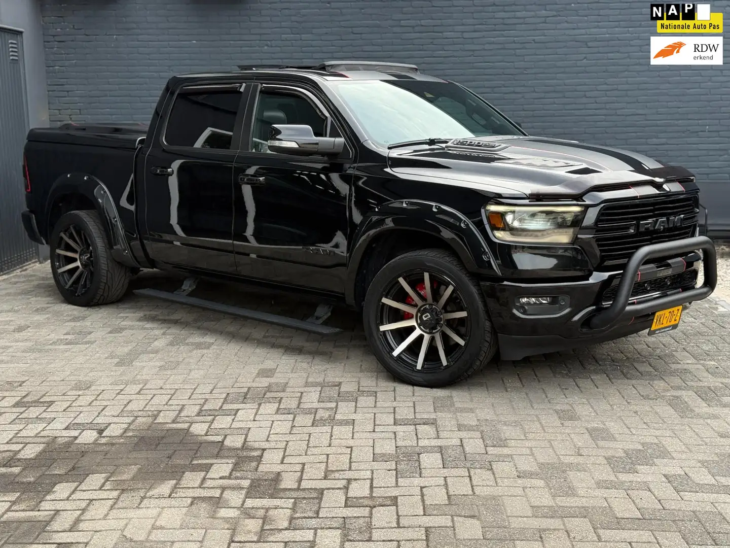 Dodge RAM 1500 5.7 V8 4x4 Crew Cab Laramie Dealer Onderhoude Zwart - 1