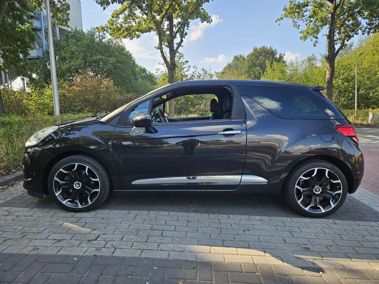 Citroen DS3 1.6 THP Sport Chic Zwart - 1